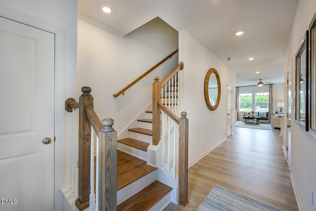 166 Hank Way Property Photo 7