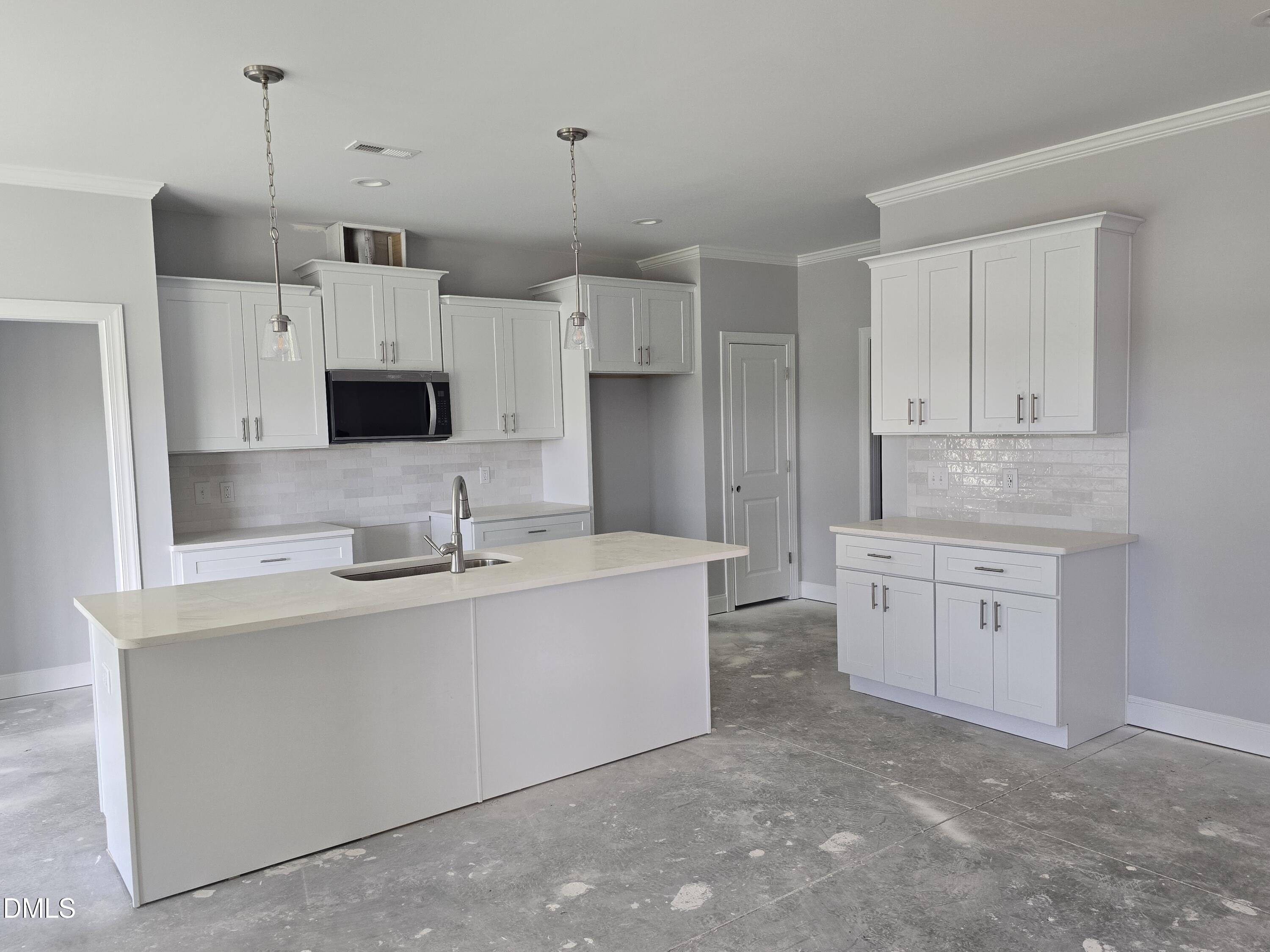 1027 N Lincoln Street Property Photo 2