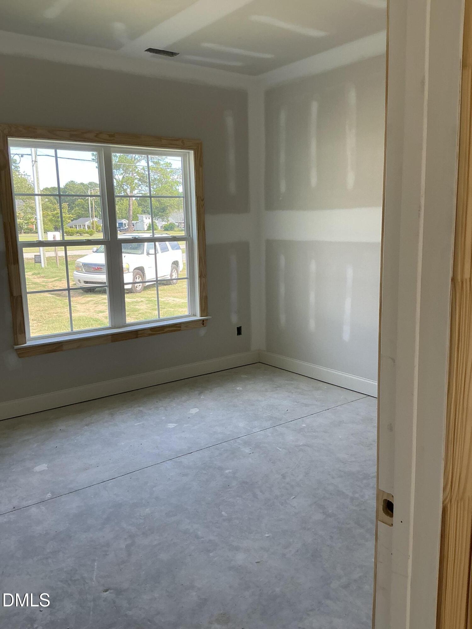 1027 N Lincoln Street Property Photo 7
