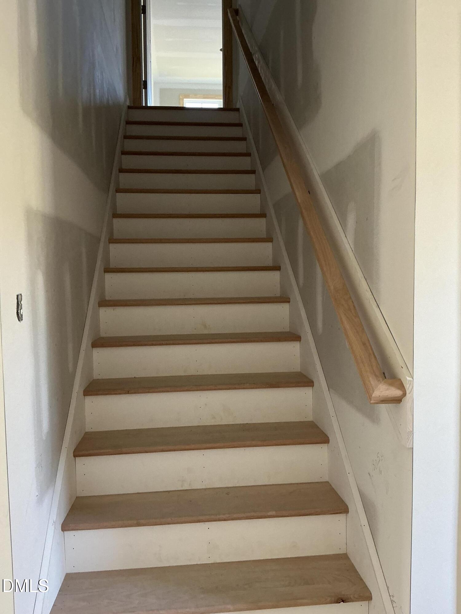 1027 N Lincoln Street Property Photo 9