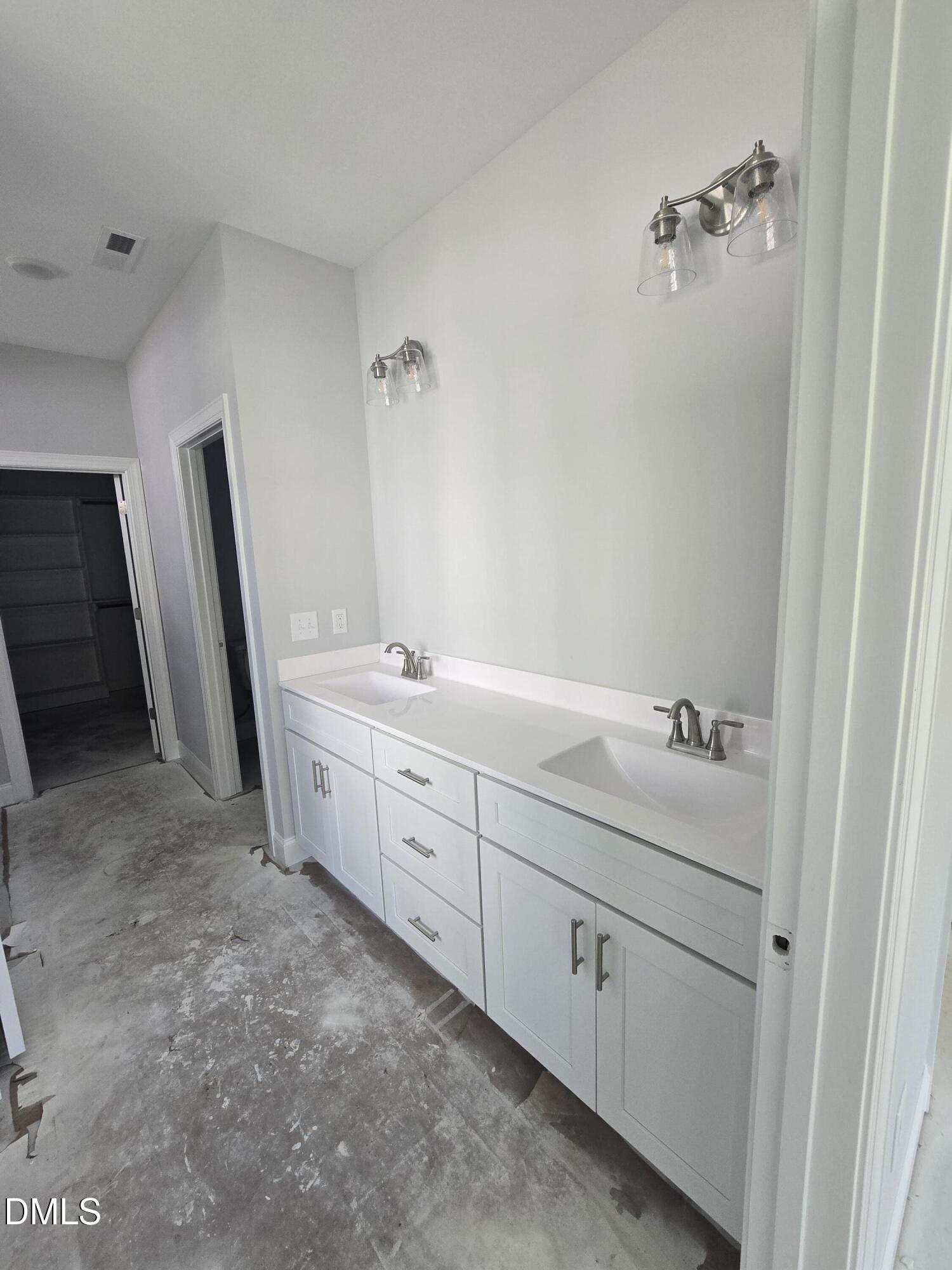 1027 N Lincoln Street Property Photo 24