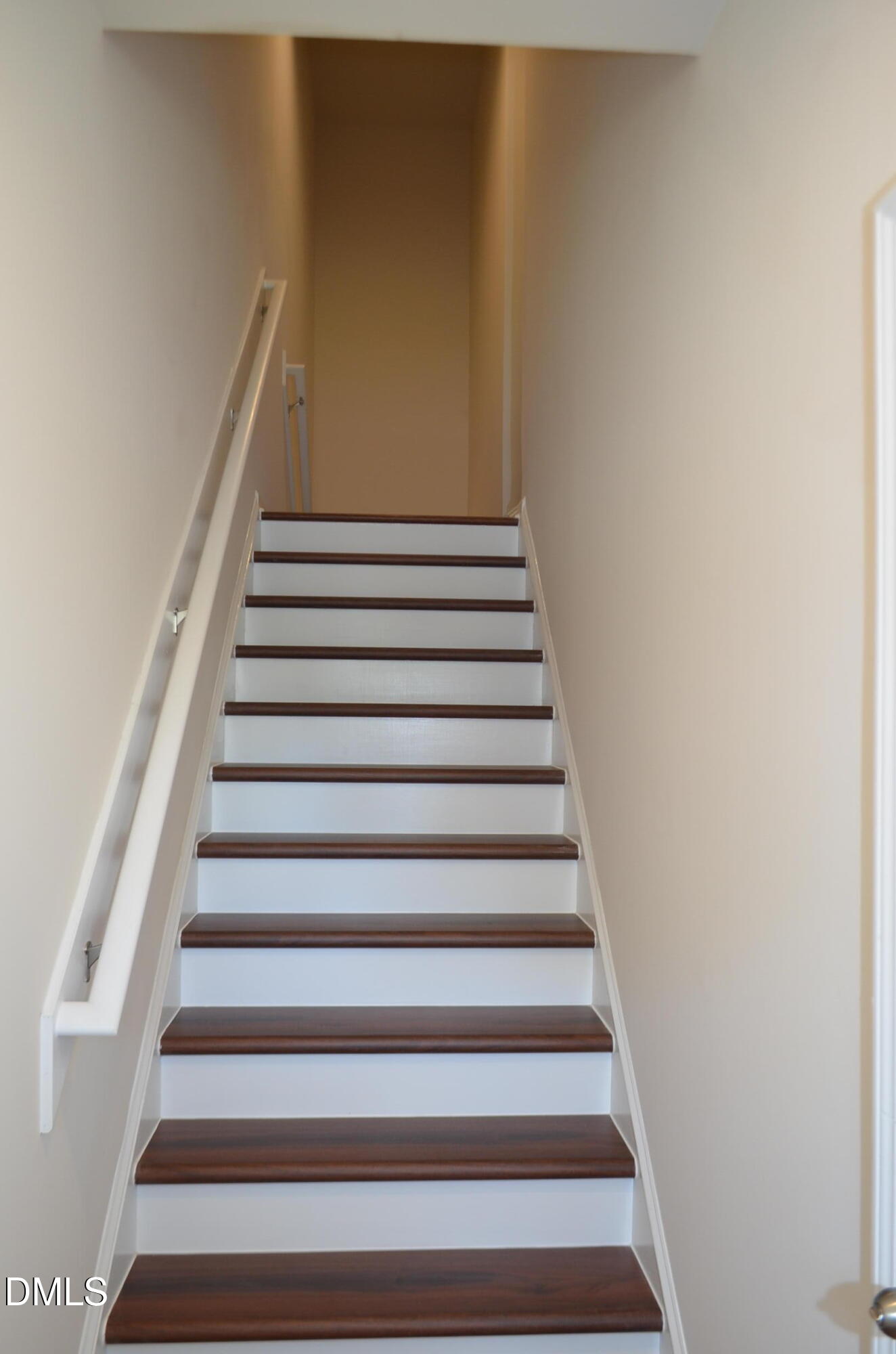 1124 Finch Court Property Photo 6