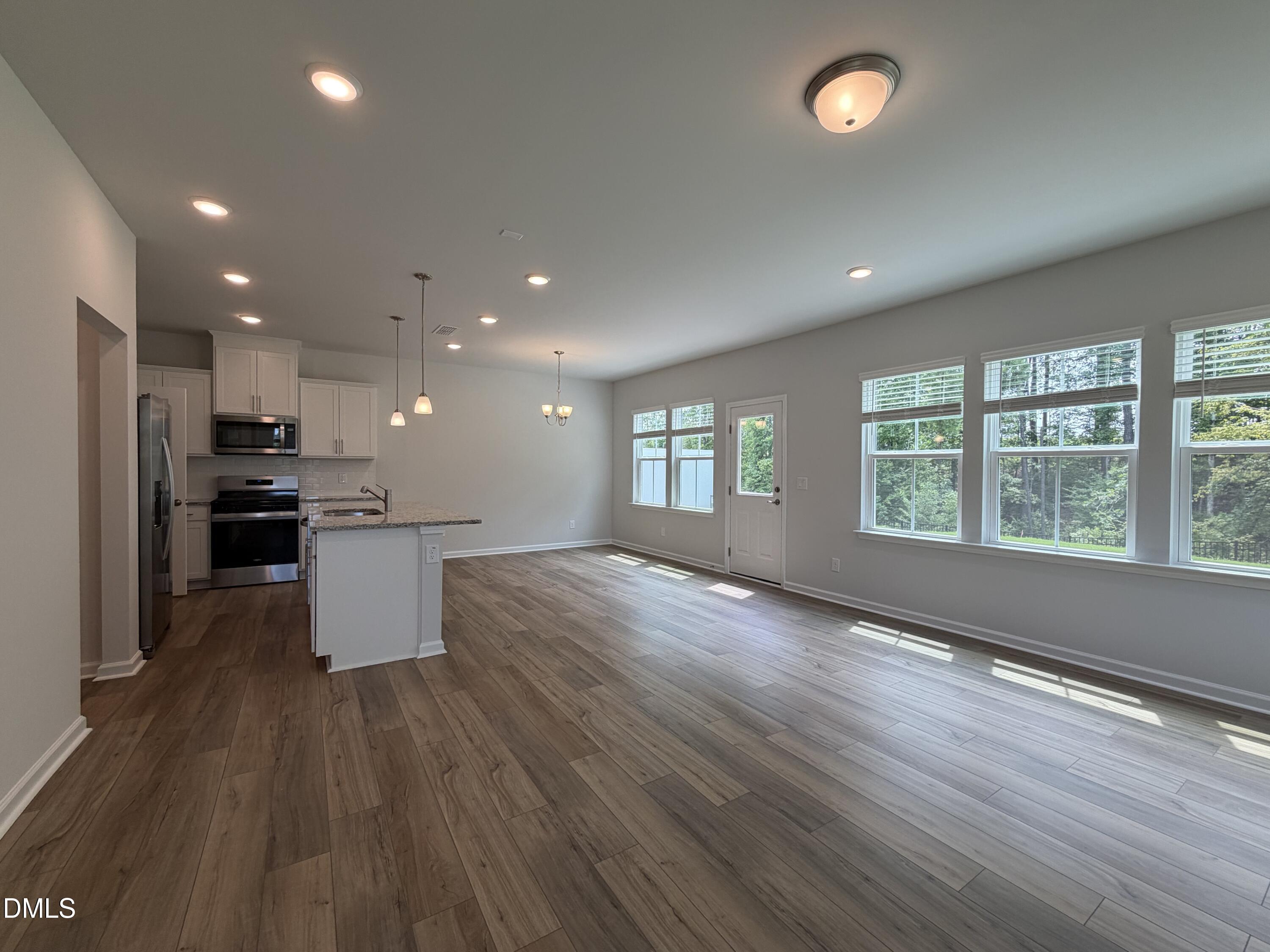 2321 Sun Vibes Way Property Photo 5