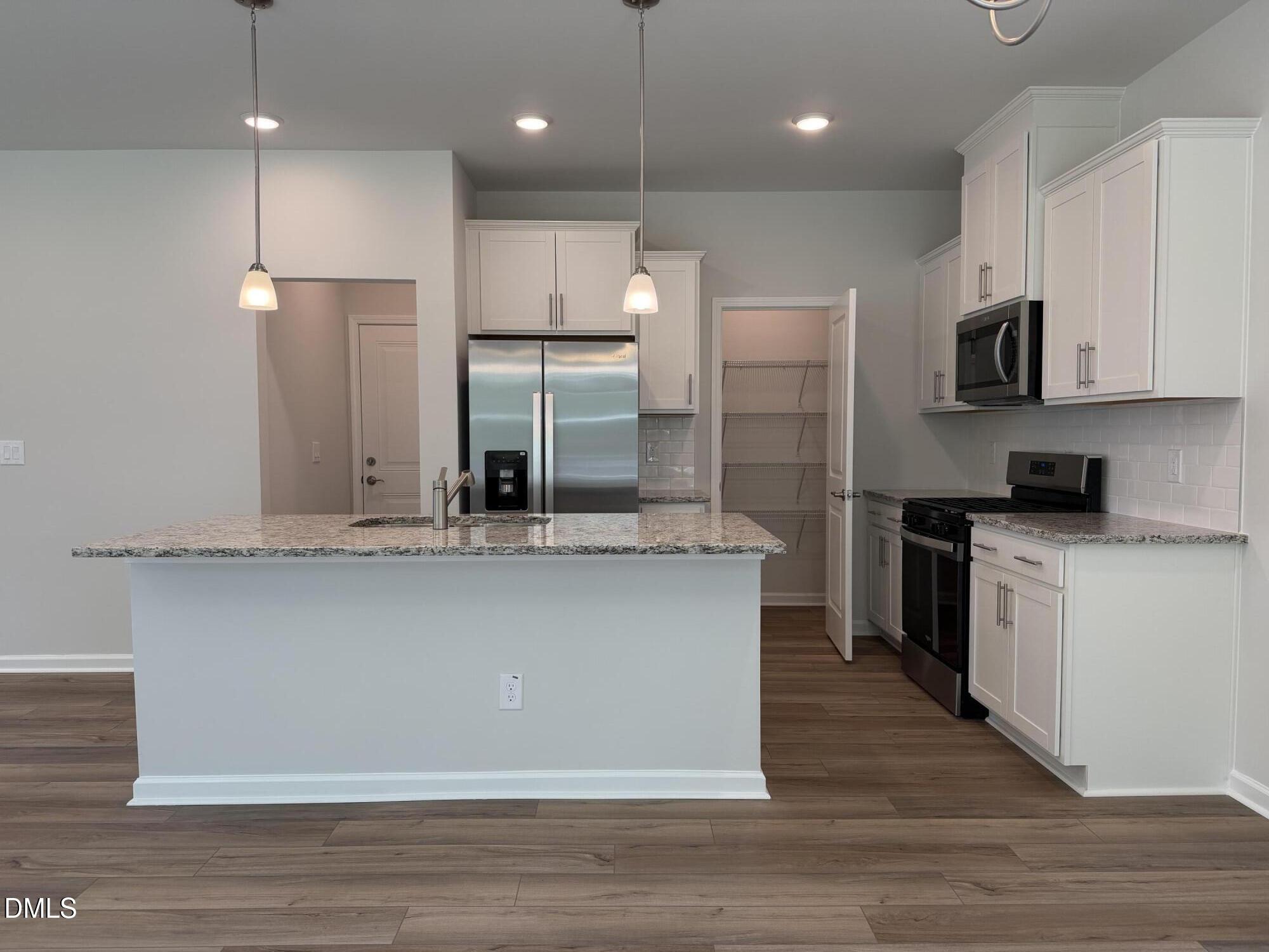 2321 Sun Vibes Way Property Photo 8