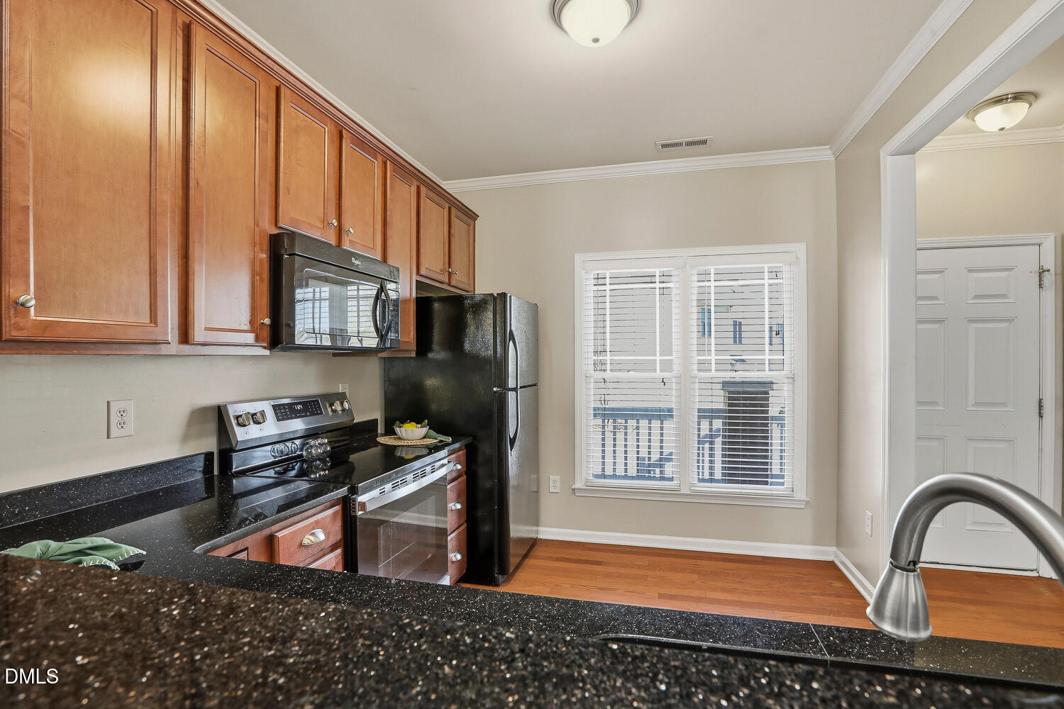 1047 Mica Lamp Court Property Photo 7