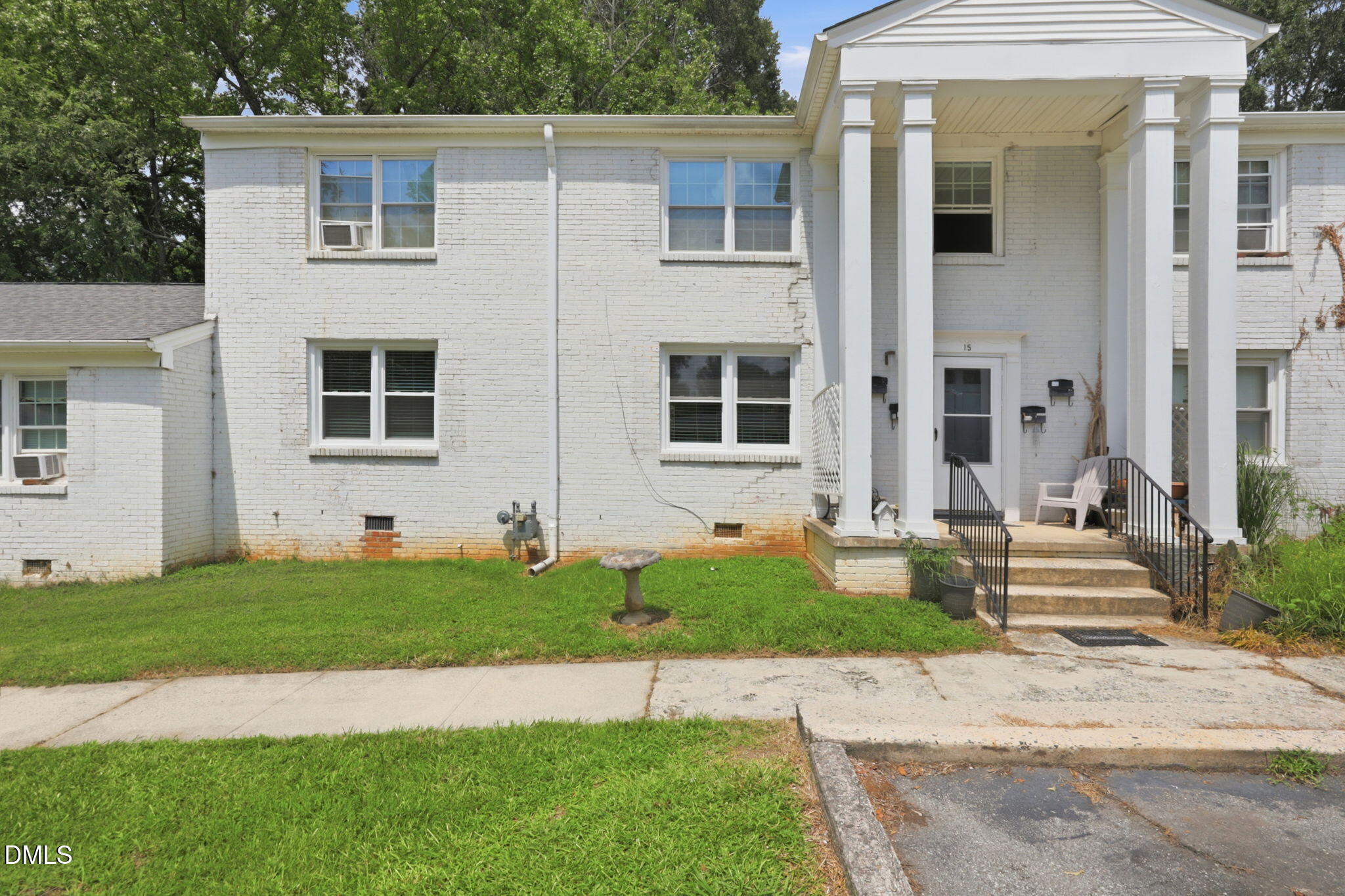 1400 Roslyn Drive 15b Property Photo 1