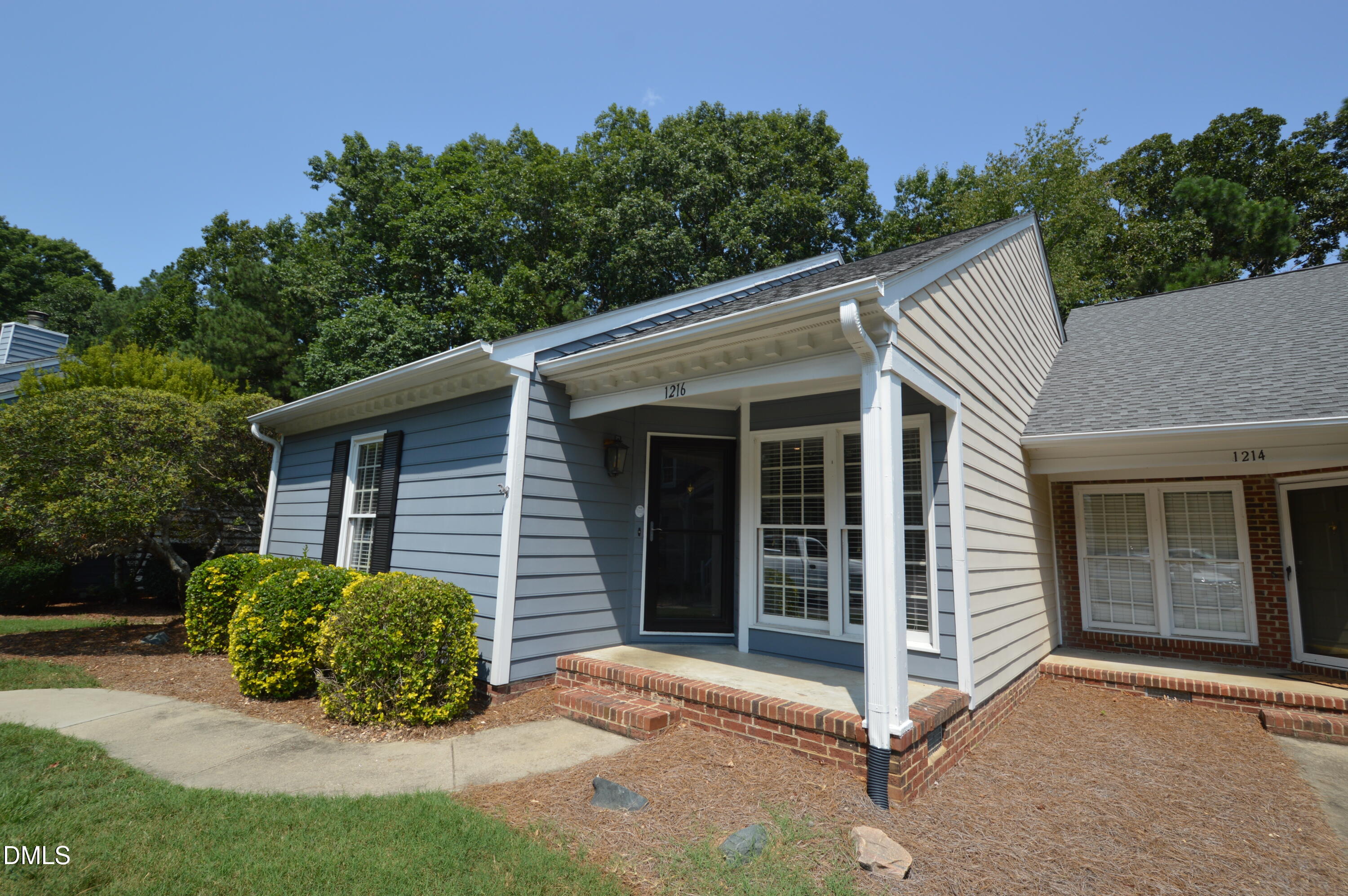 1216 Deptford Court Property Photo 2