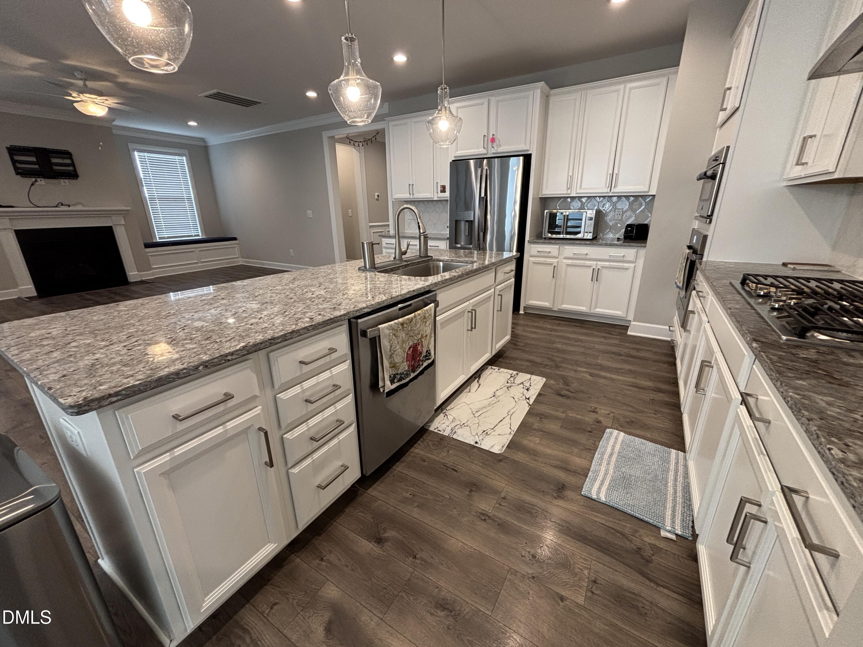 2020 Edens Ridge Avenue Property Photo 2