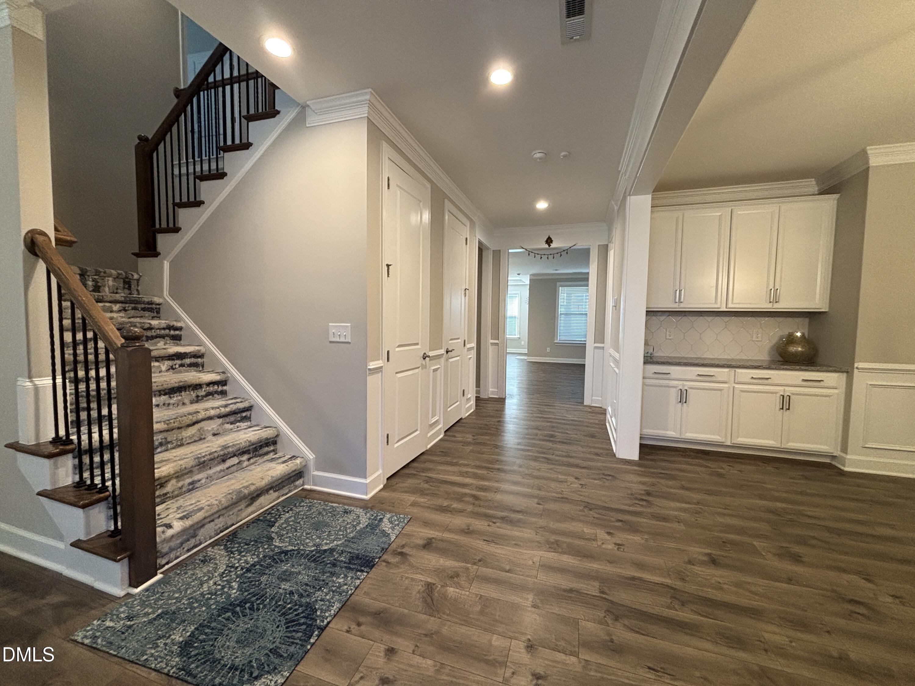 2020 Edens Ridge Avenue Property Photo 3