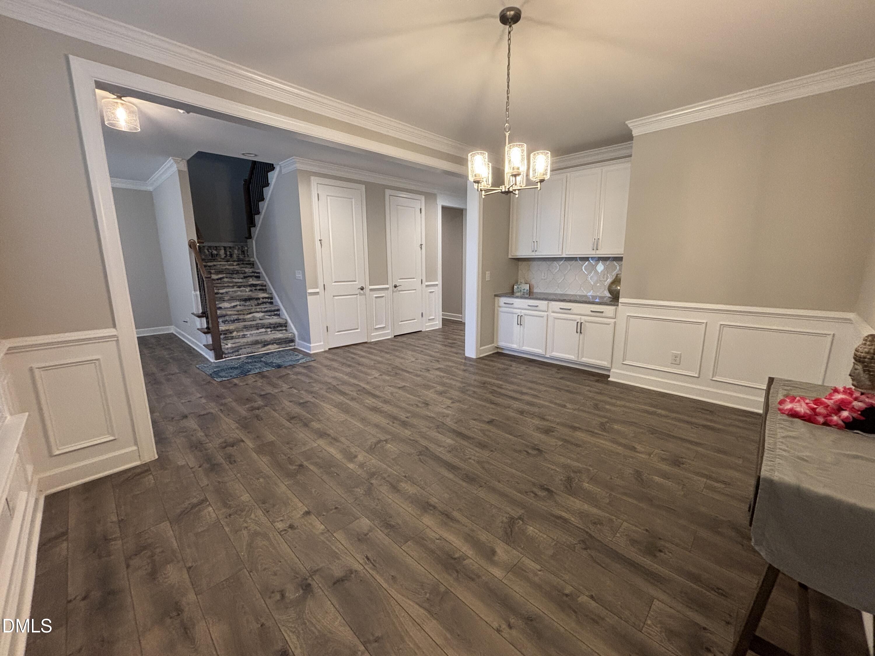 2020 Edens Ridge Avenue Property Photo 4