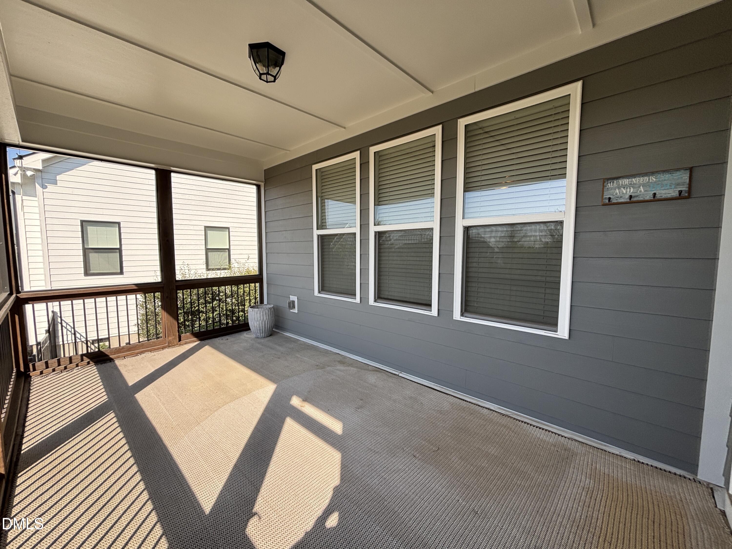 2020 Edens Ridge Avenue Property Photo 6
