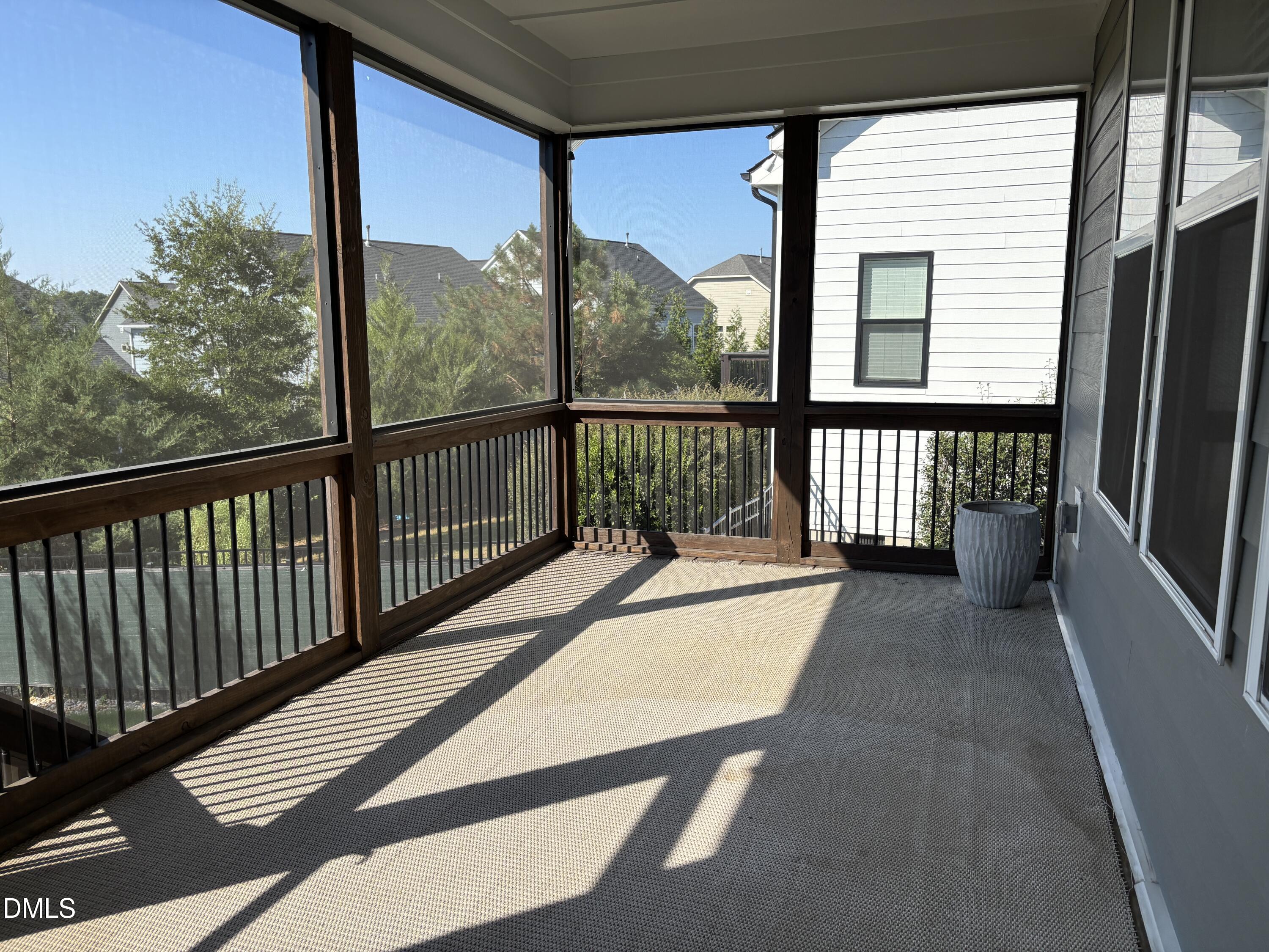 2020 Edens Ridge Avenue Property Photo 10