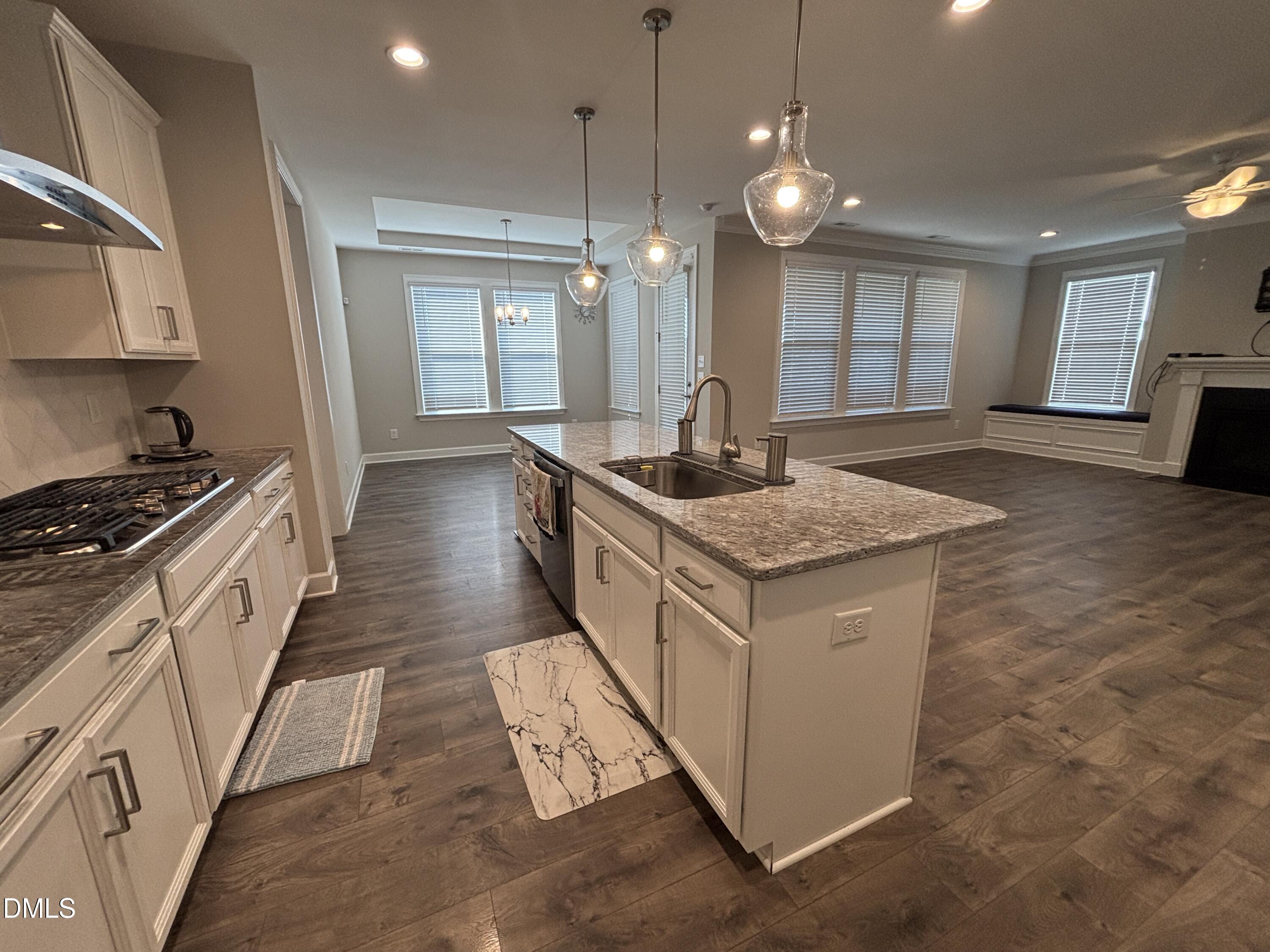 2020 Edens Ridge Avenue Property Photo 11