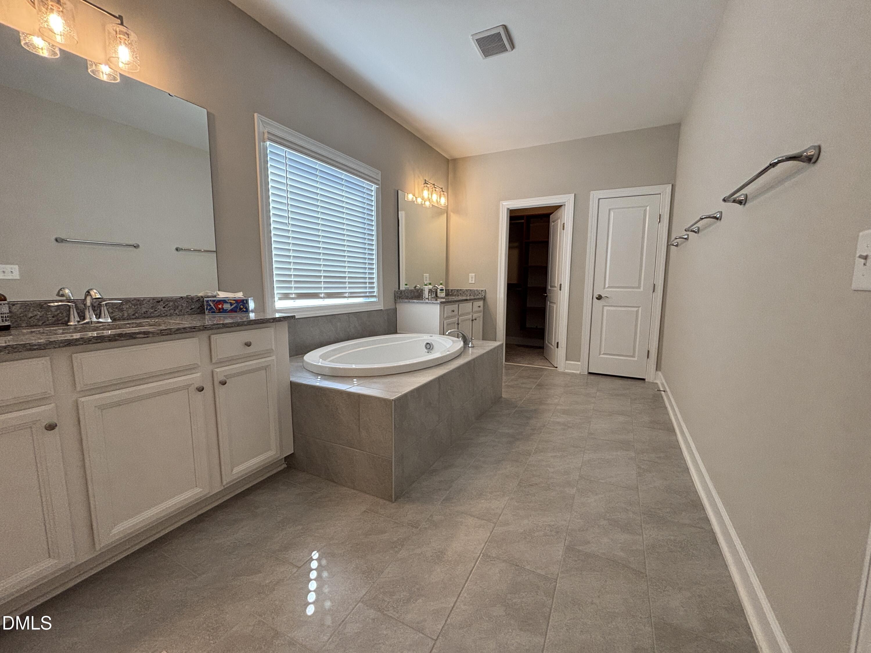 2020 Edens Ridge Avenue Property Photo 16