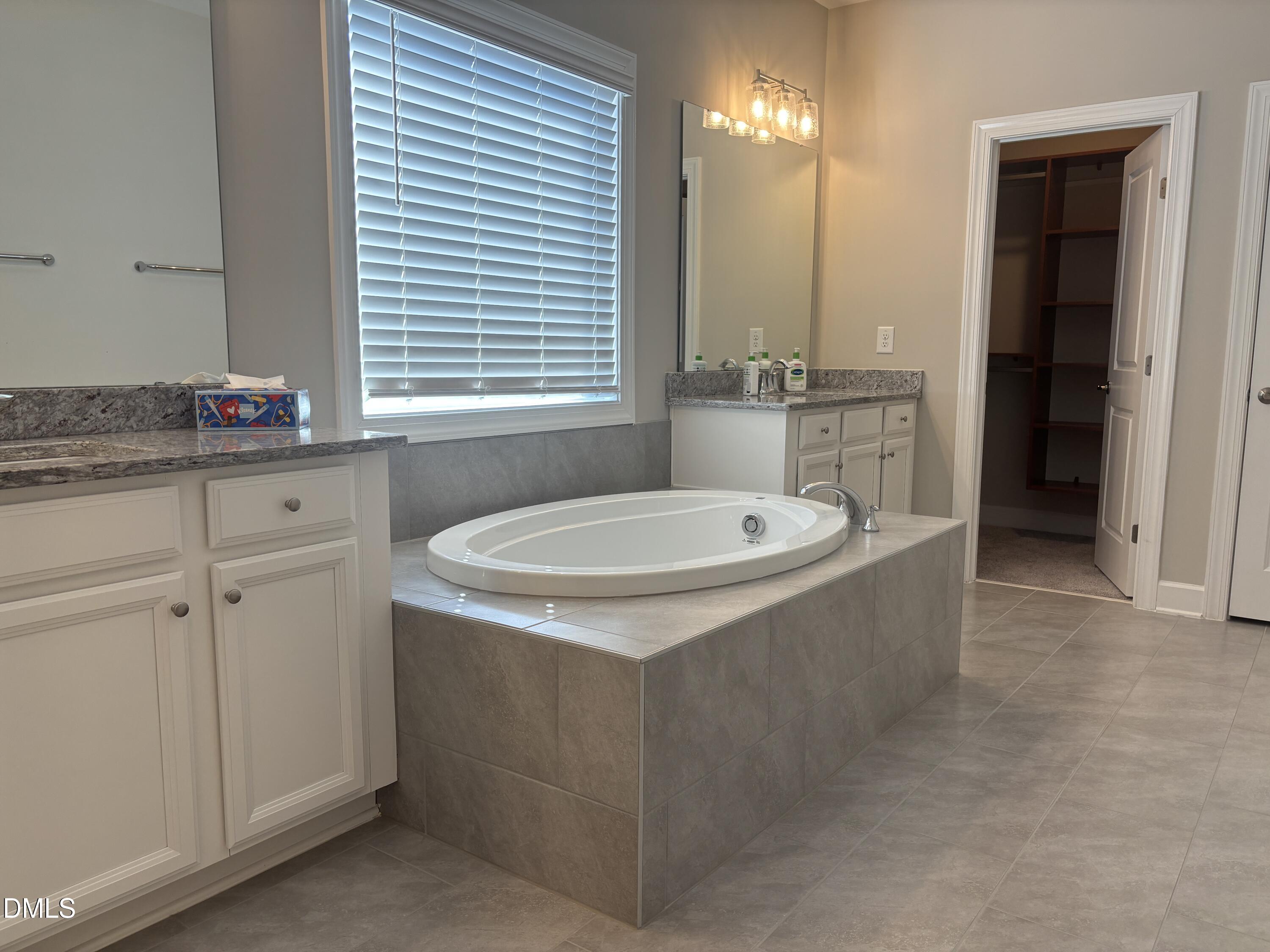 2020 Edens Ridge Avenue Property Photo 18