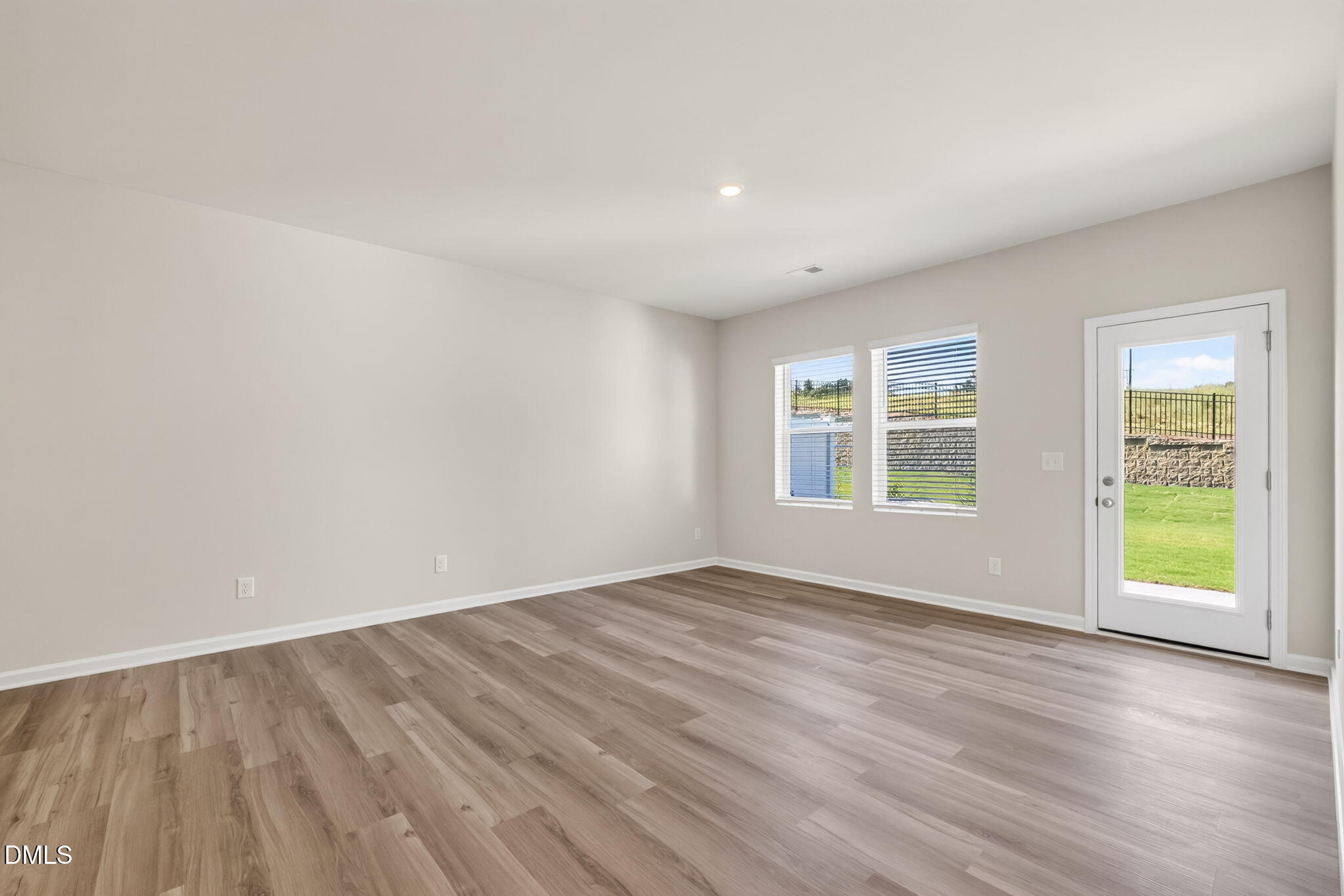 422 Barrington Key Drive Property Photo 2