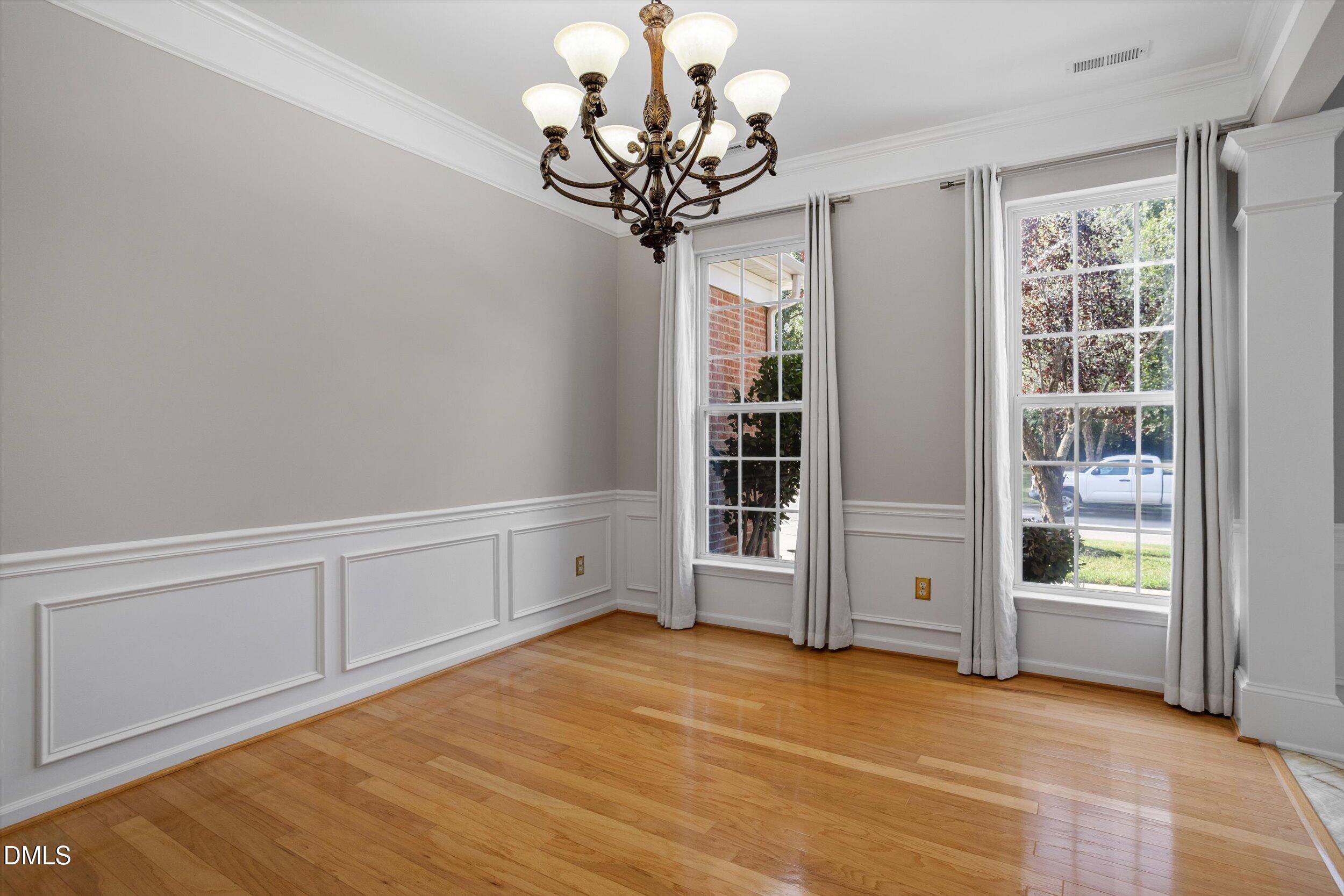 611 Sherwood Forest Place Property Photo 2