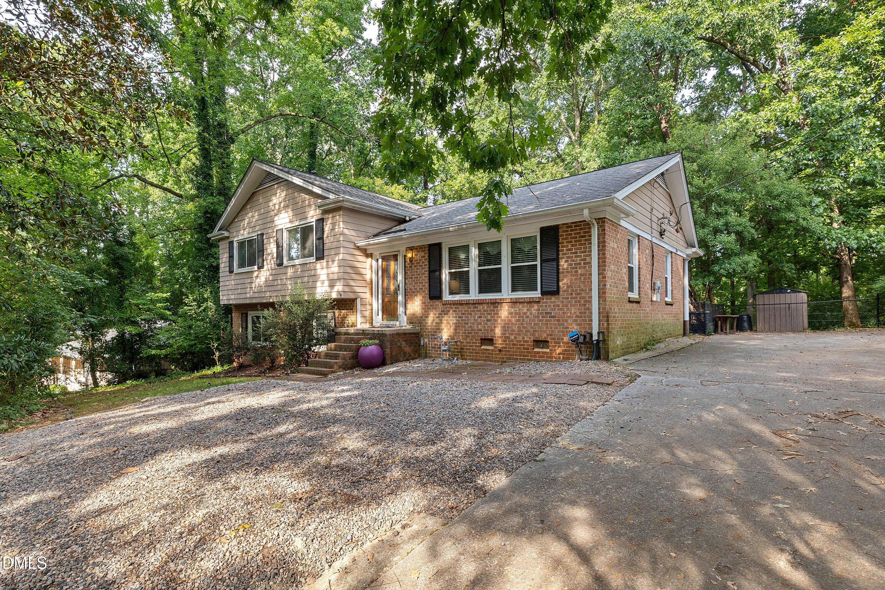 4909 North Hills Drive Property Photo 3