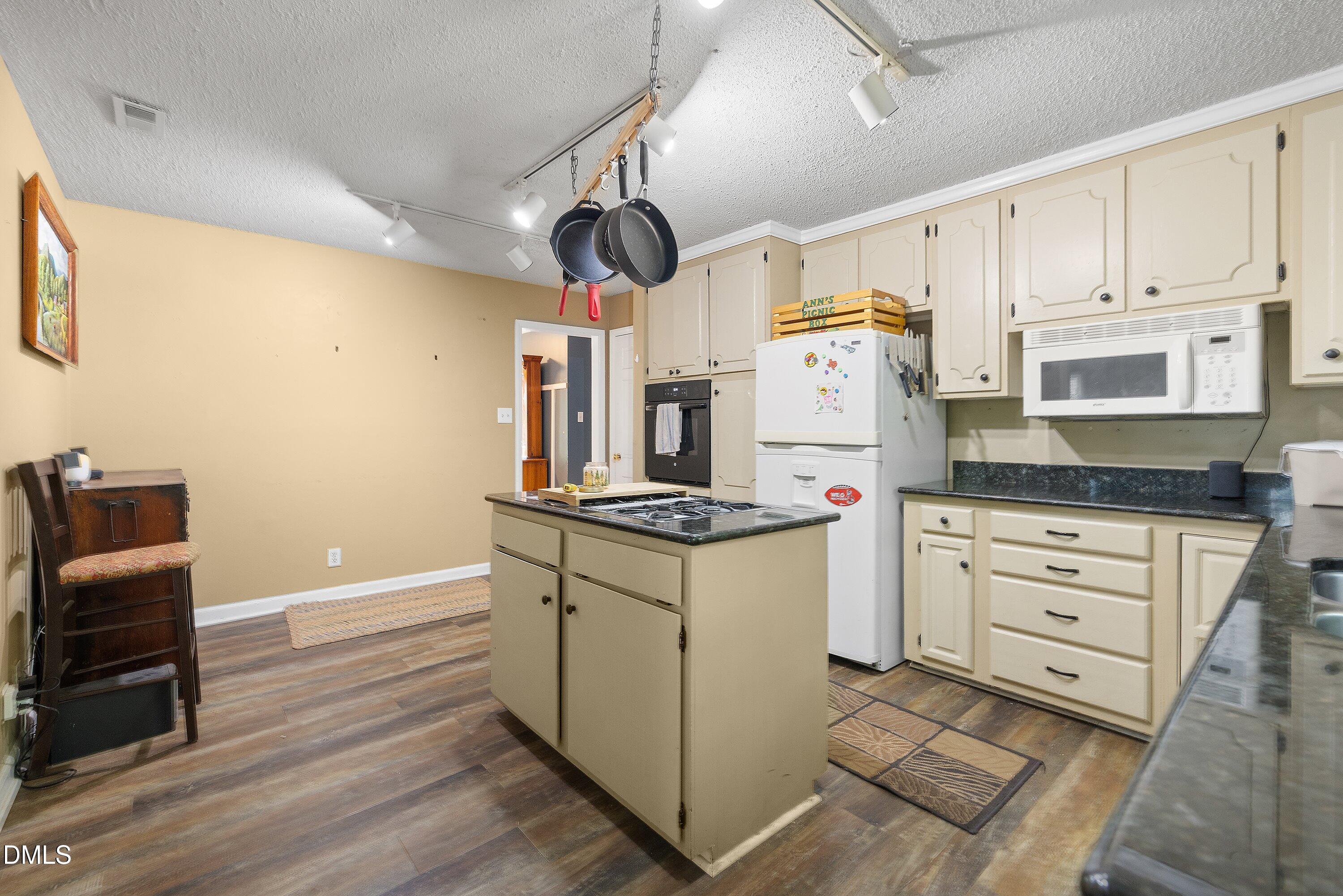 4909 North Hills Drive Property Photo 14