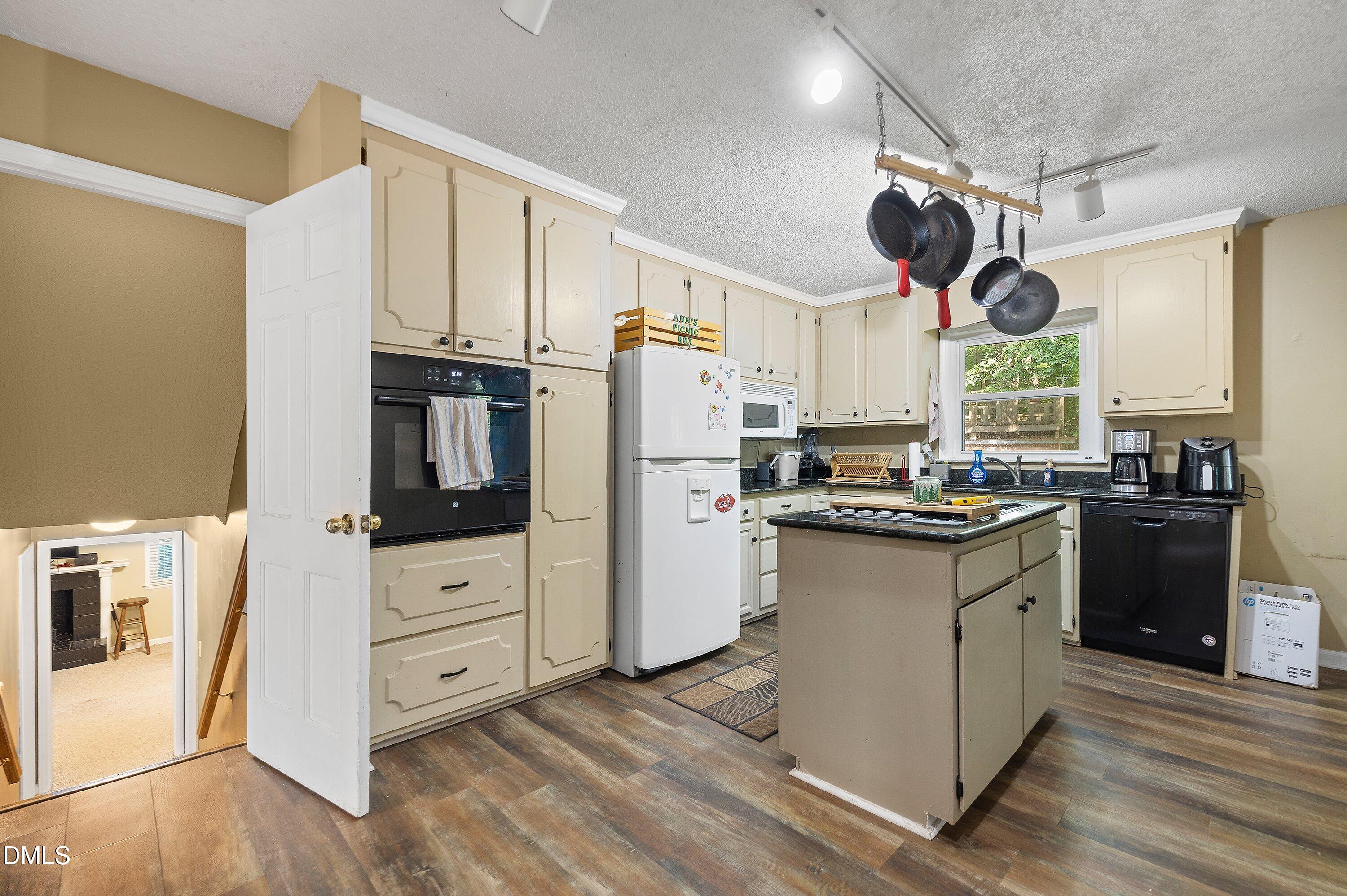 4909 North Hills Drive Property Photo 17