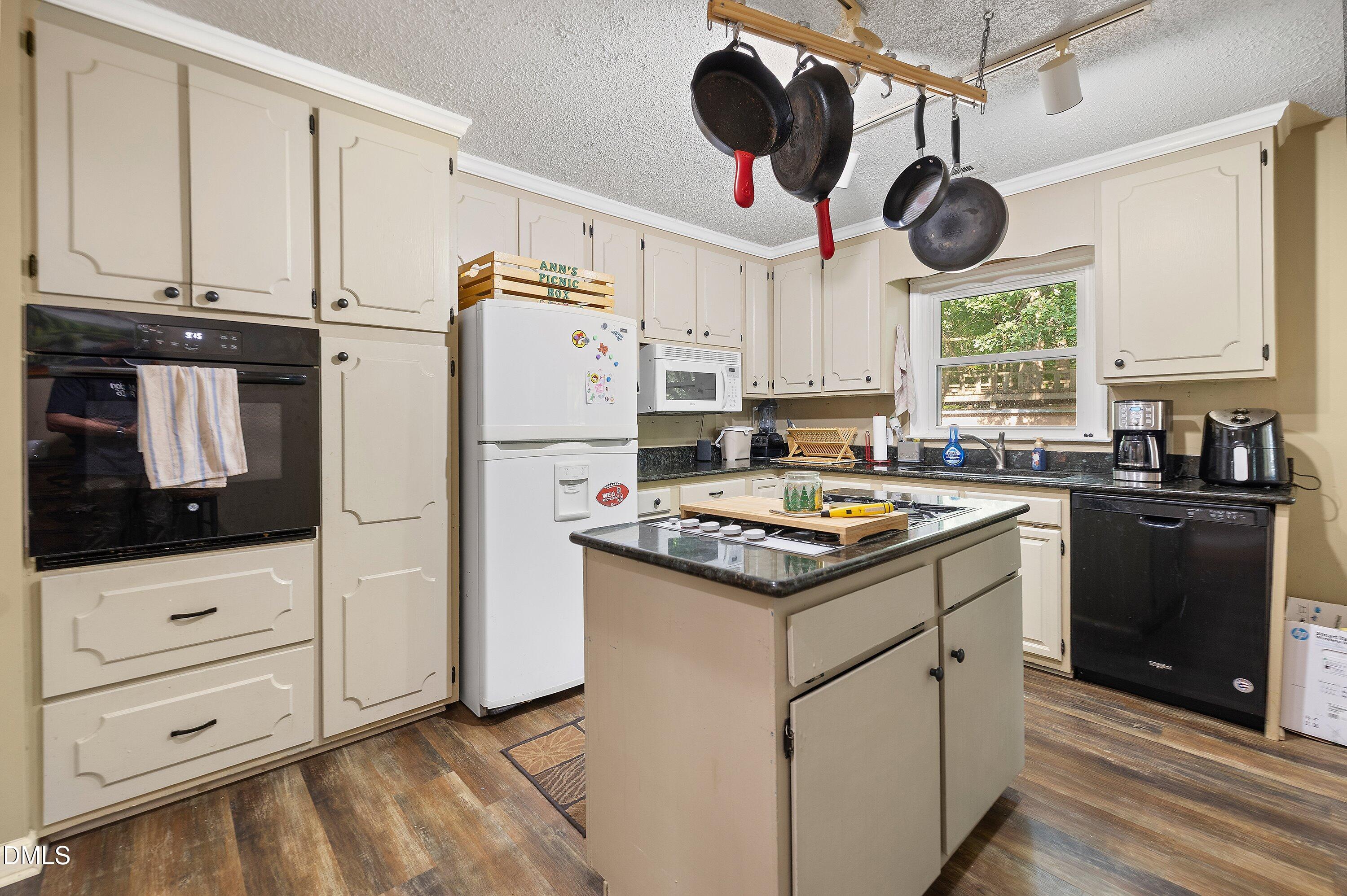 4909 North Hills Drive Property Photo 18