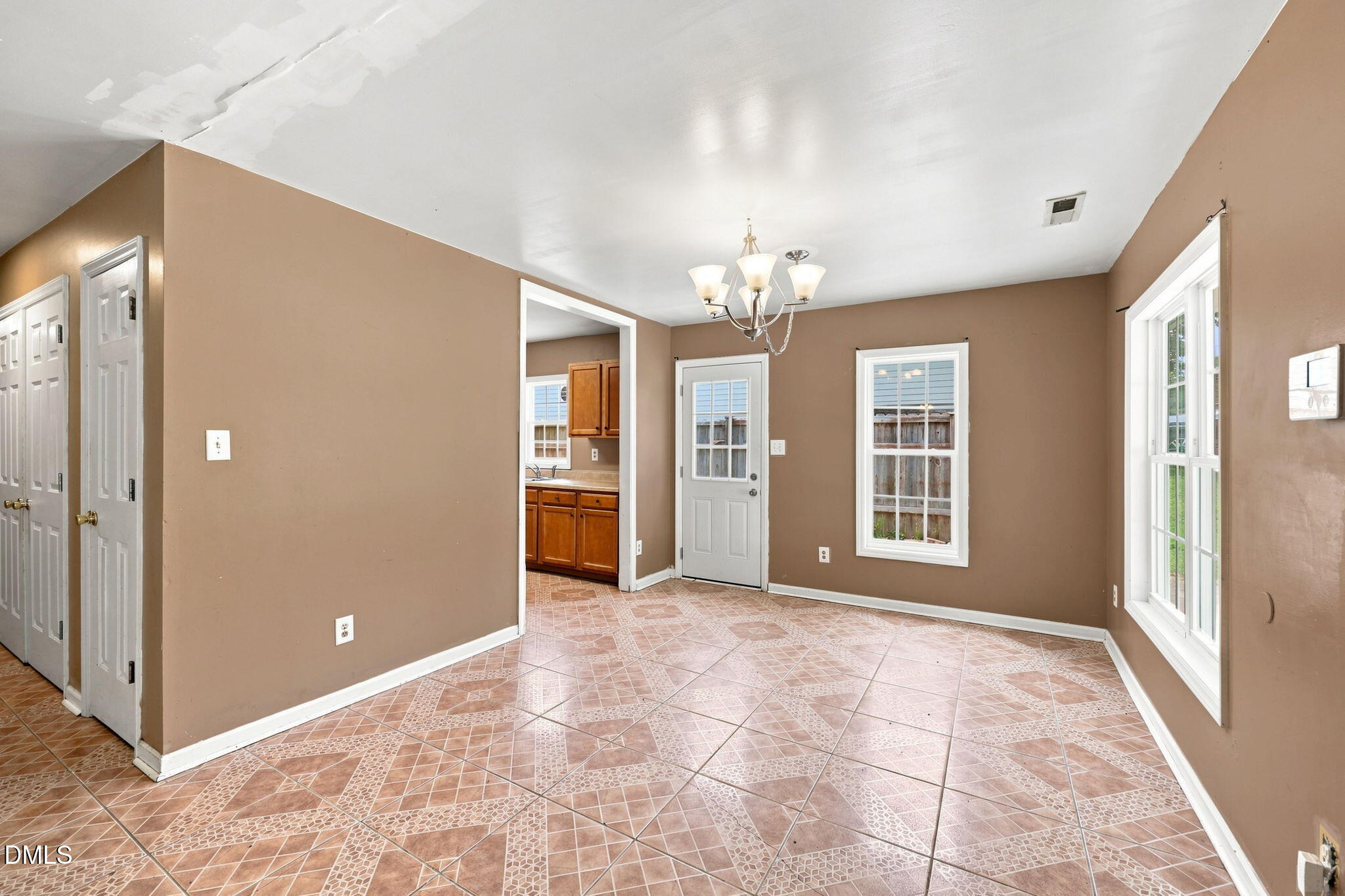 806 Piper Street Property Photo 11