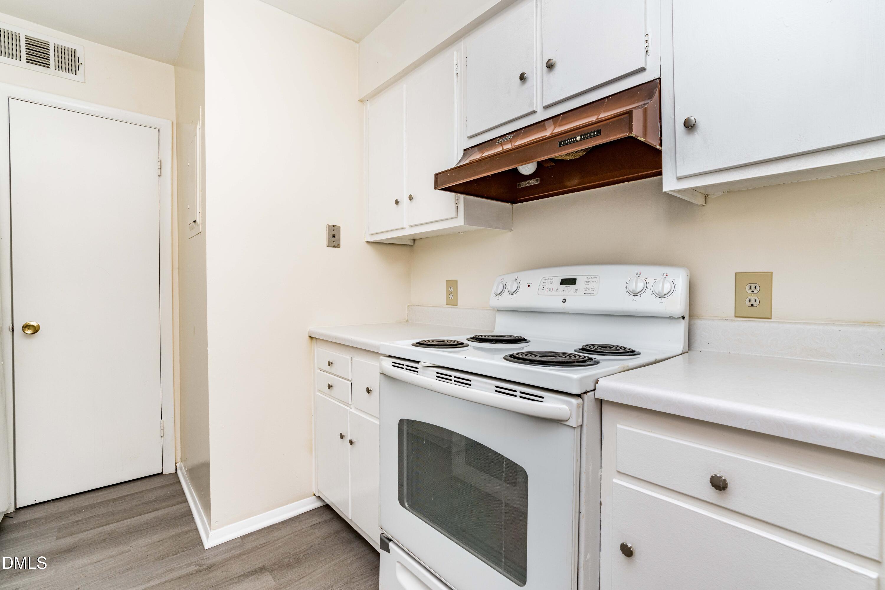 1232 Teakwood Place Property Photo 7