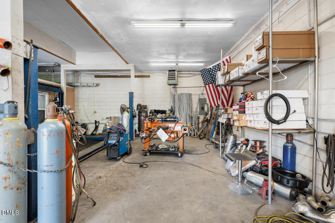 921 Midway Avenue Property Photo 7