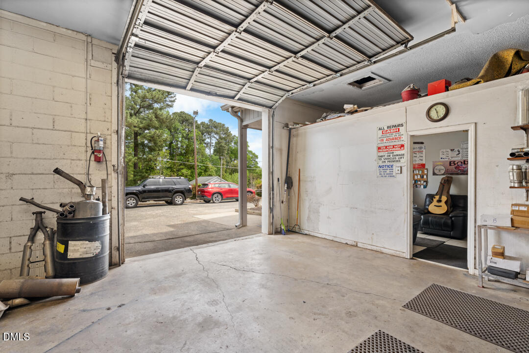 921 Midway Avenue Property Photo 8