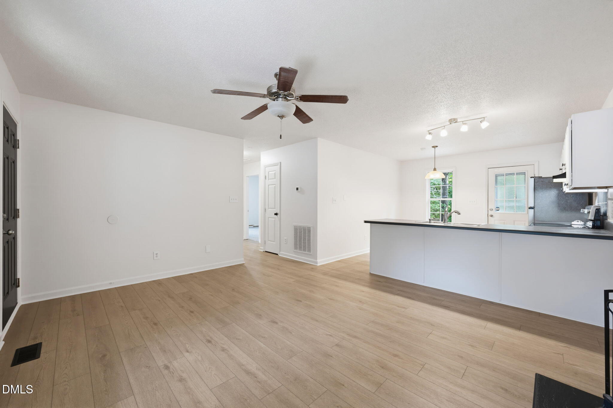 1001 Spawn Place Property Photo 6