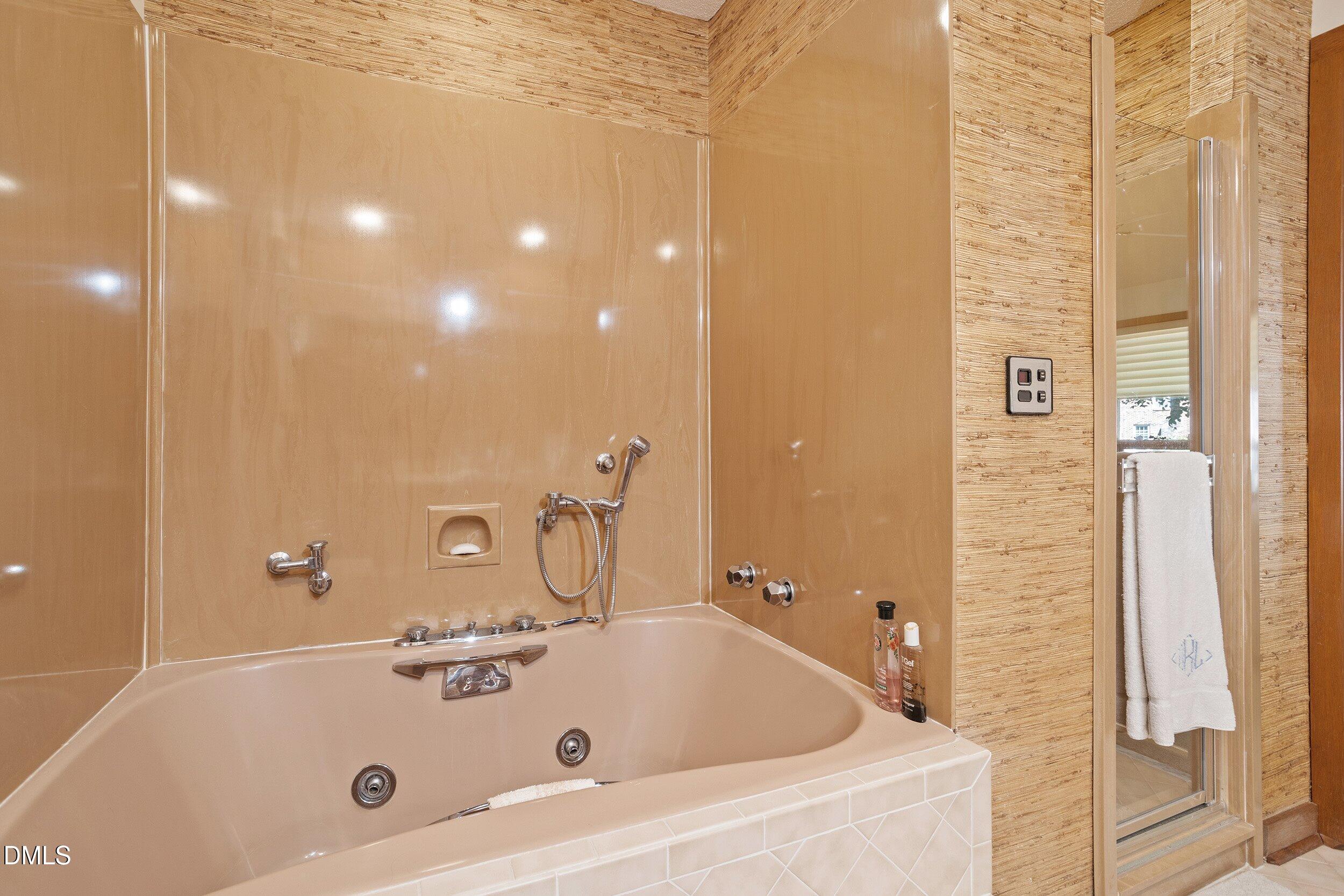 2013 Weybridge Drive Property Photo 14