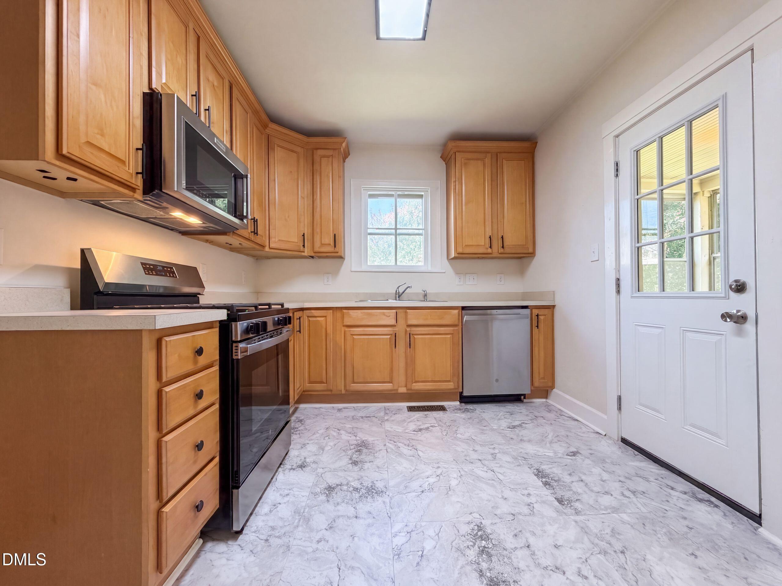 216 E Horne Street Property Photo 2