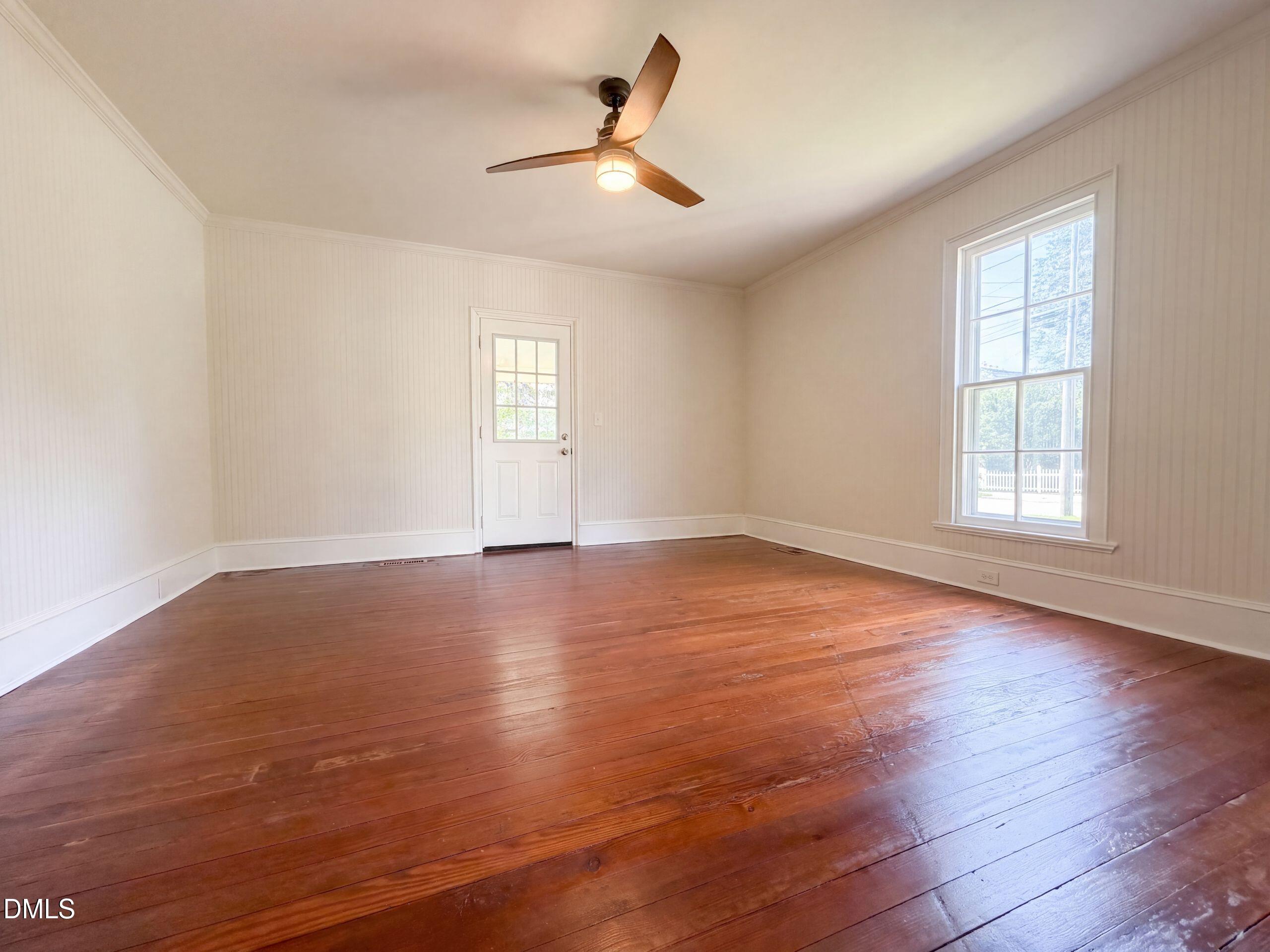 216 E Horne Street Property Photo 3