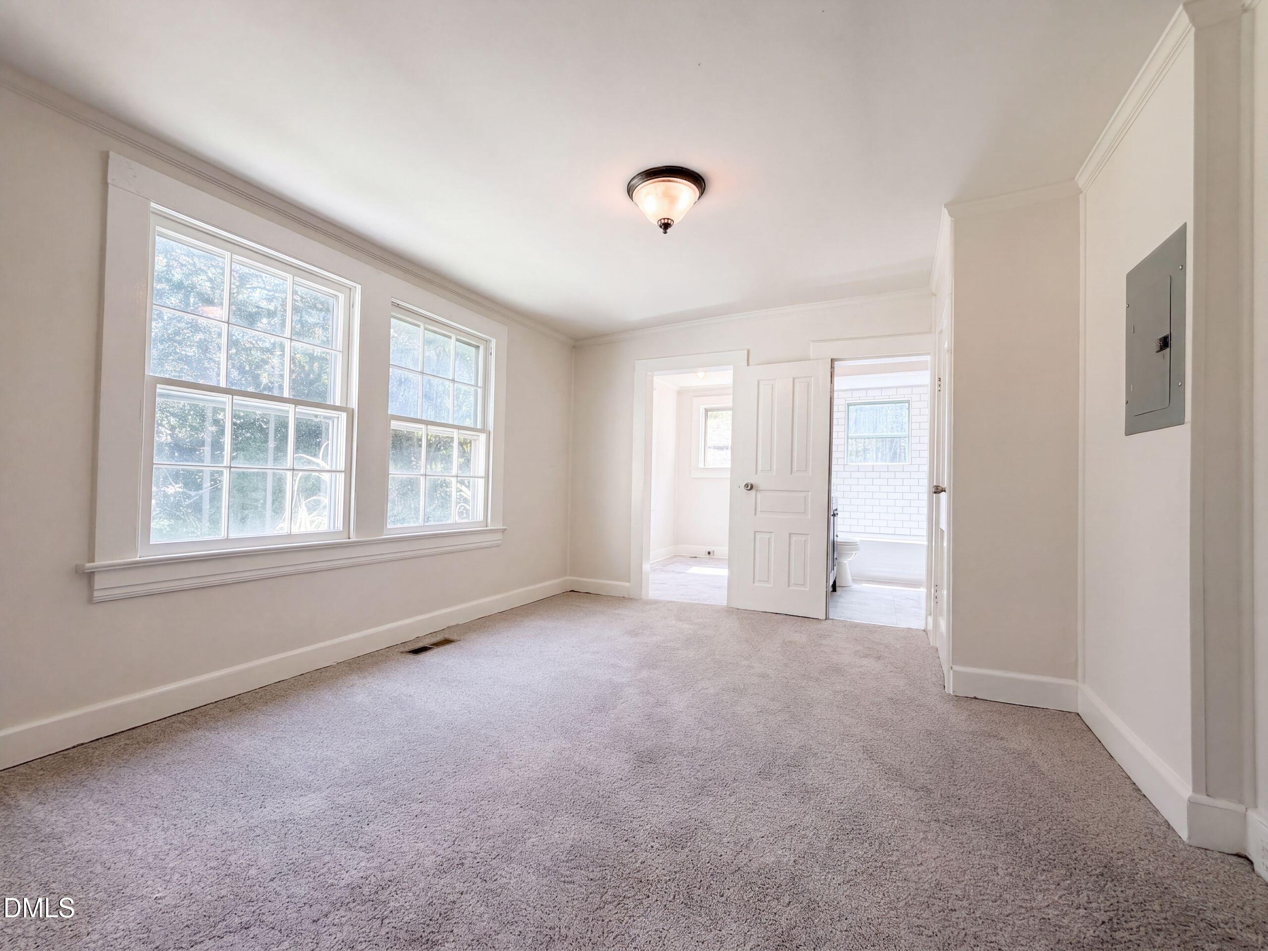 216 E Horne Street Property Photo 4
