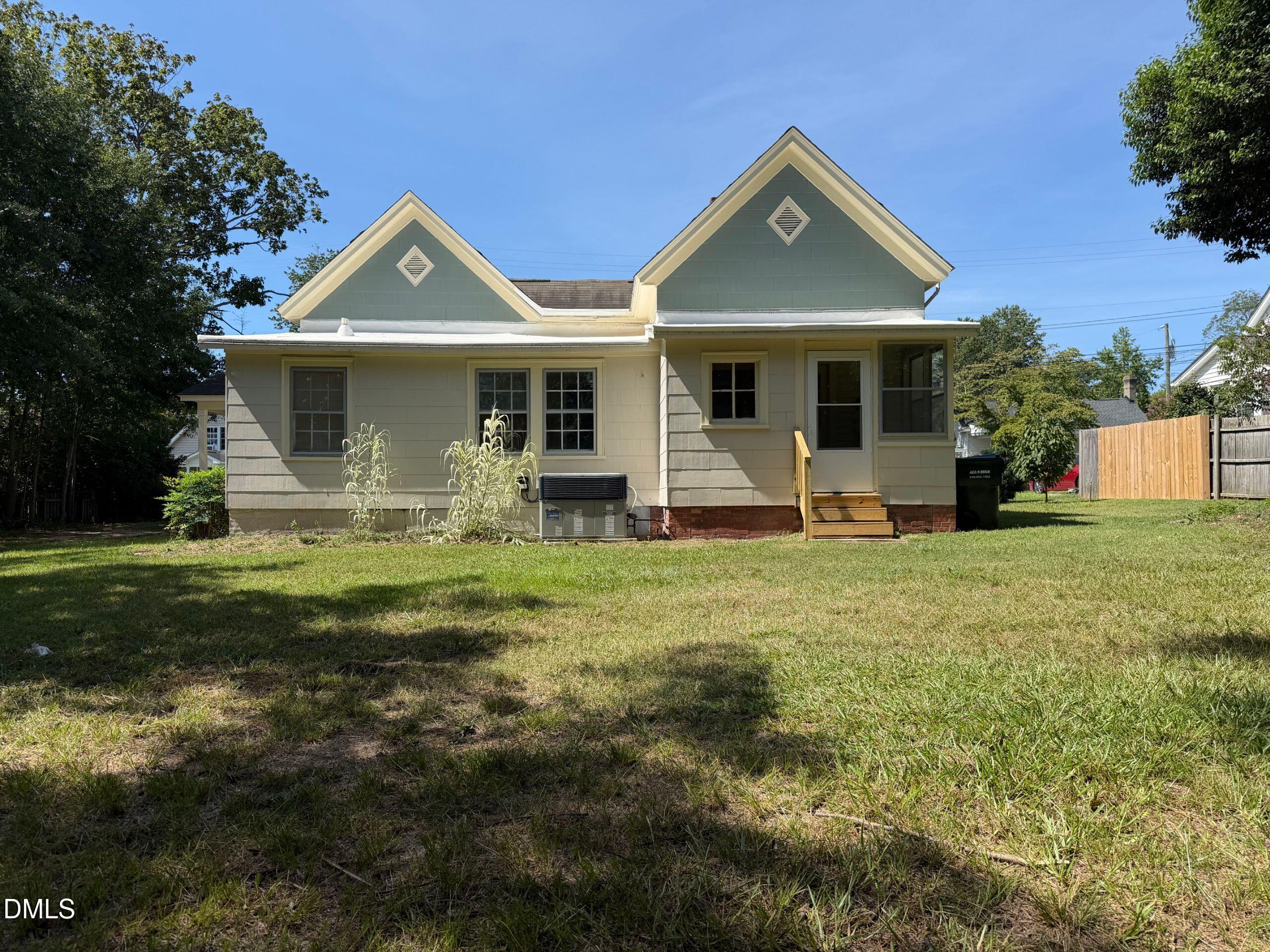 216 E Horne Street Property Photo 5