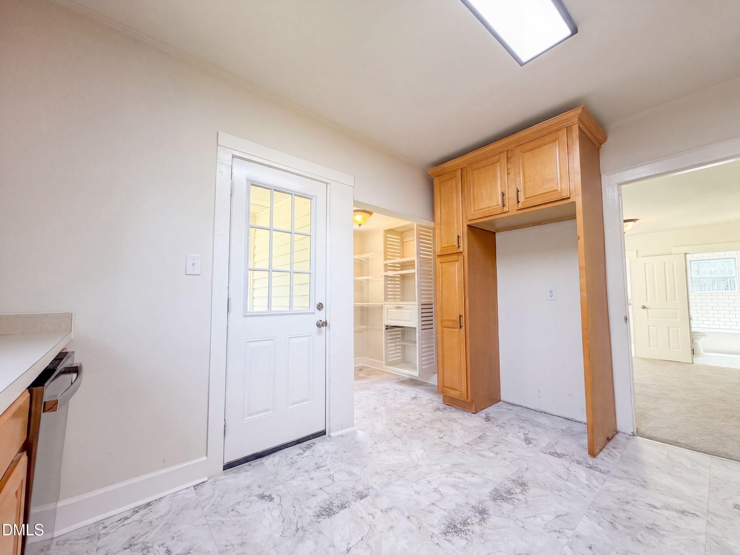 216 E Horne Street Property Photo 7