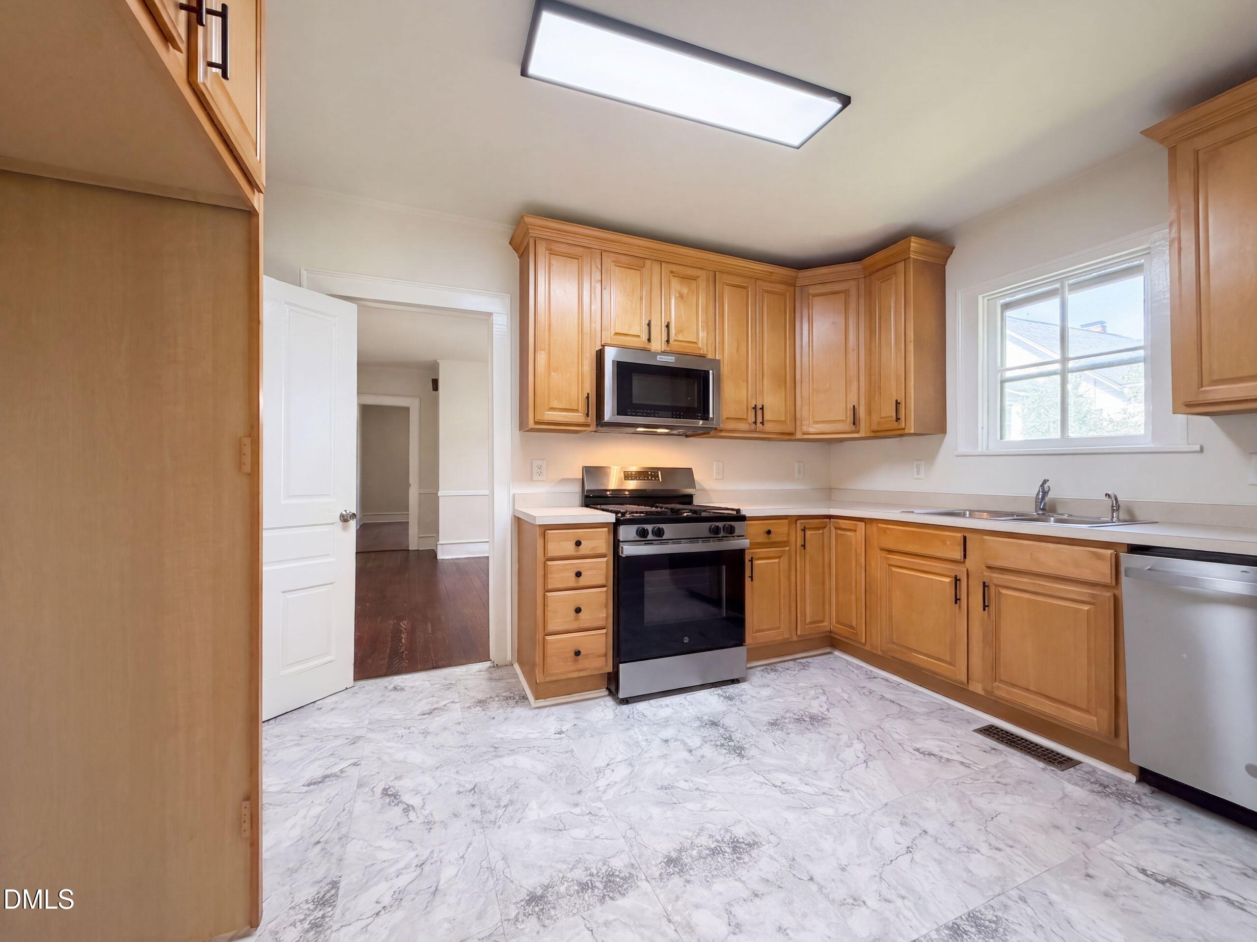 216 E Horne Street Property Photo 8
