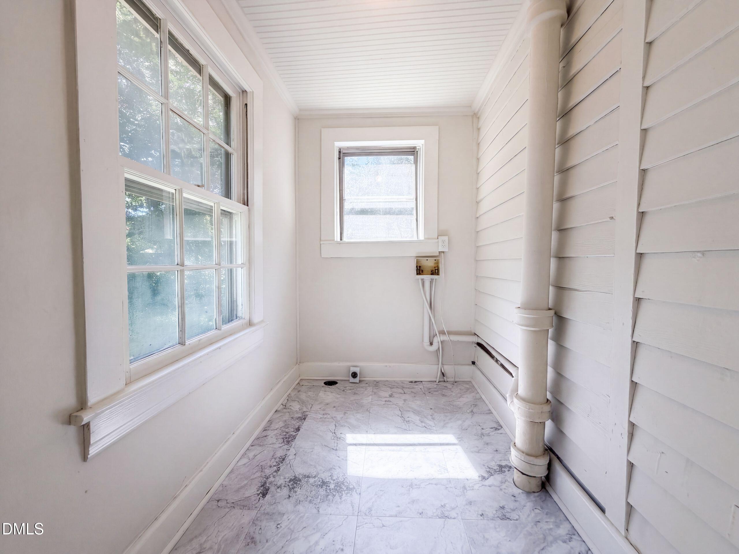 216 E Horne Street Property Photo 16
