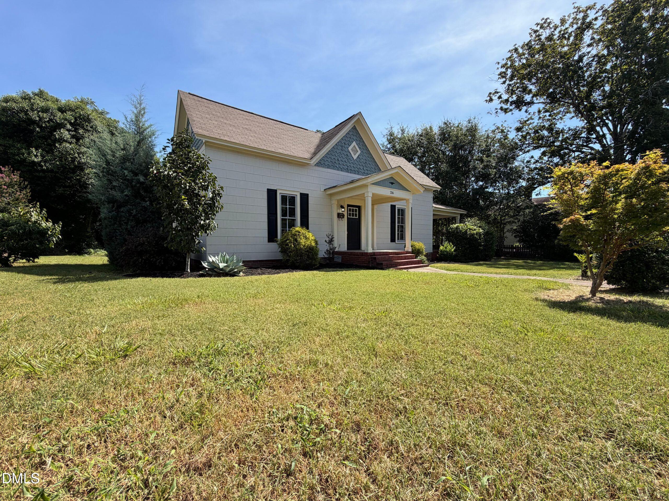 216 E Horne Street Property Photo 18