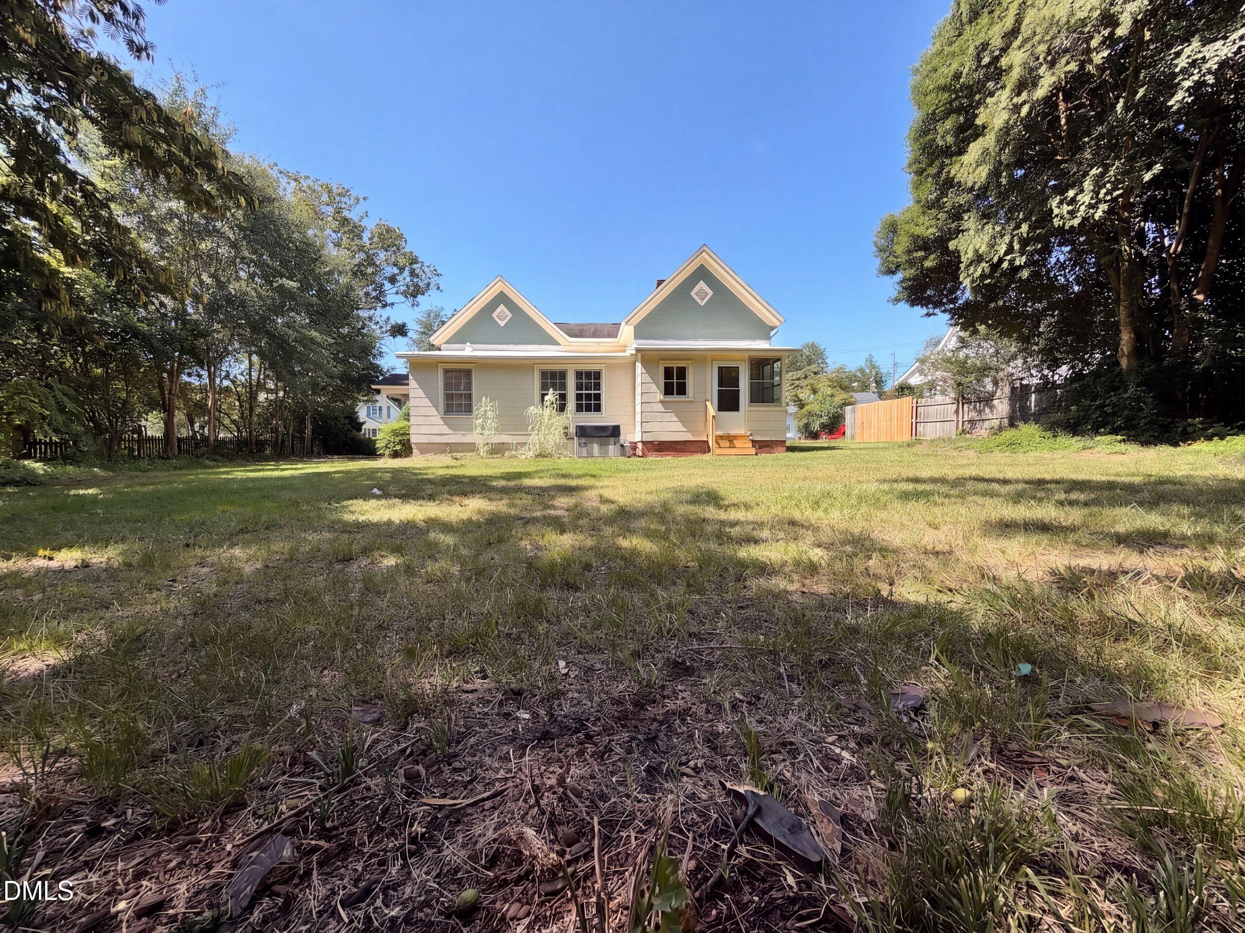 216 E Horne Street Property Photo 20