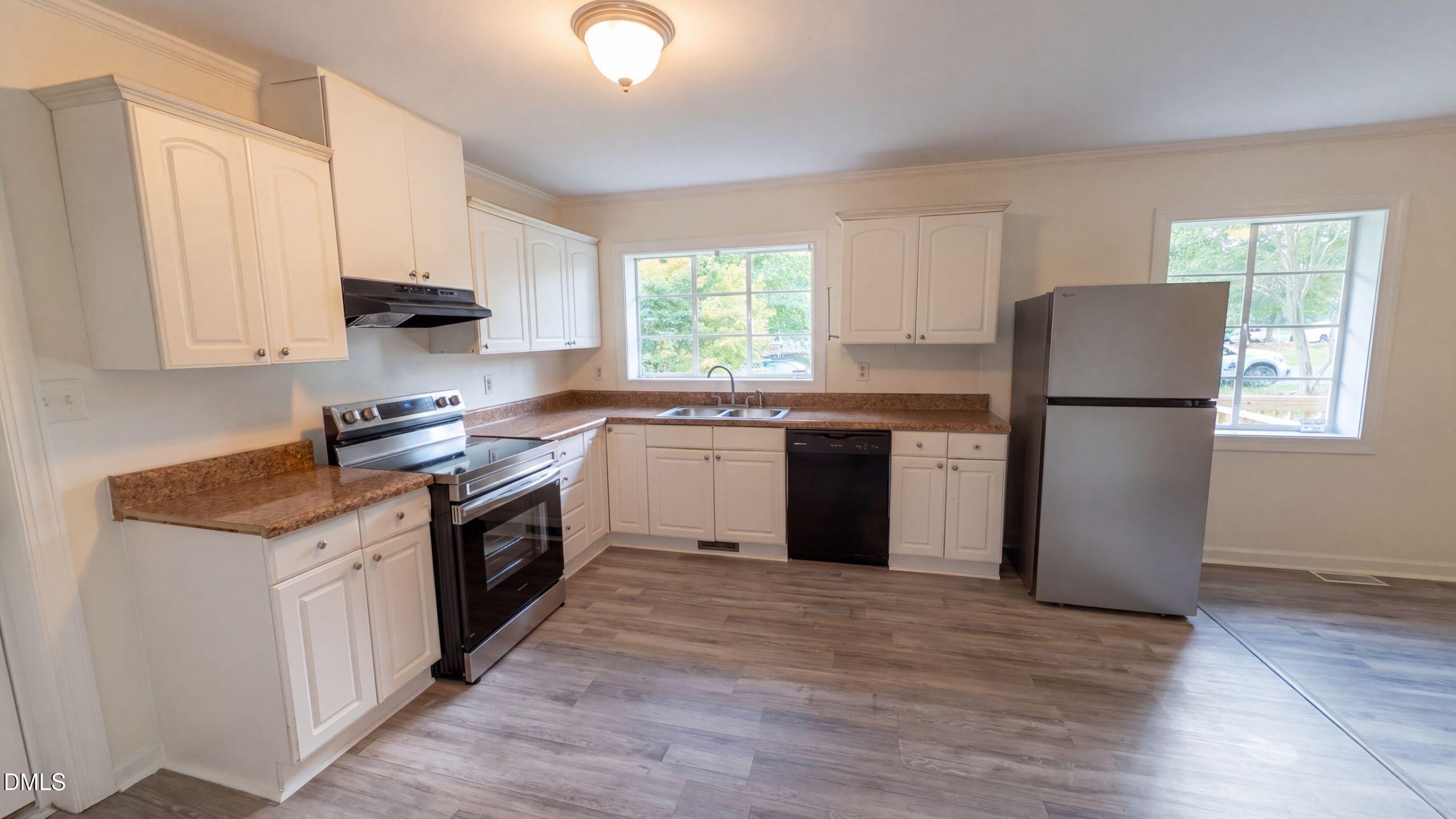 220 Poplar Street Property Photo 2