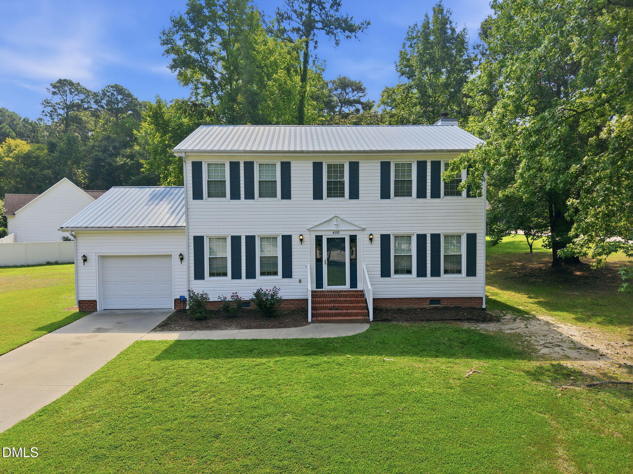 400 Thorndale Drive Property Photo 2