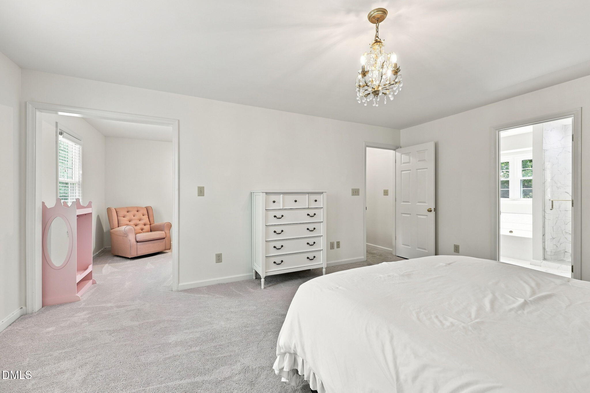 400 Thorndale Drive Property Photo 8