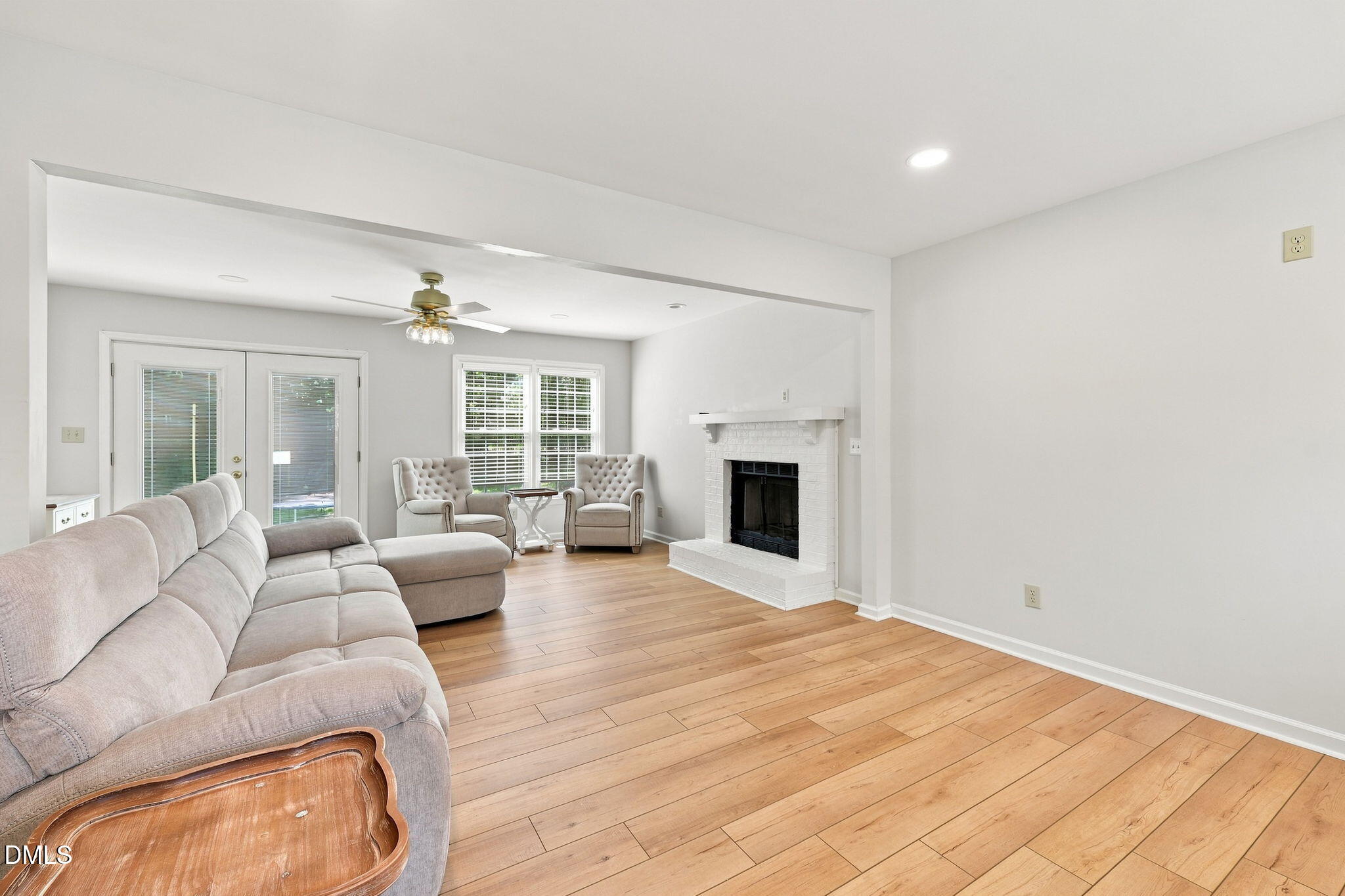 400 Thorndale Drive Property Photo 14