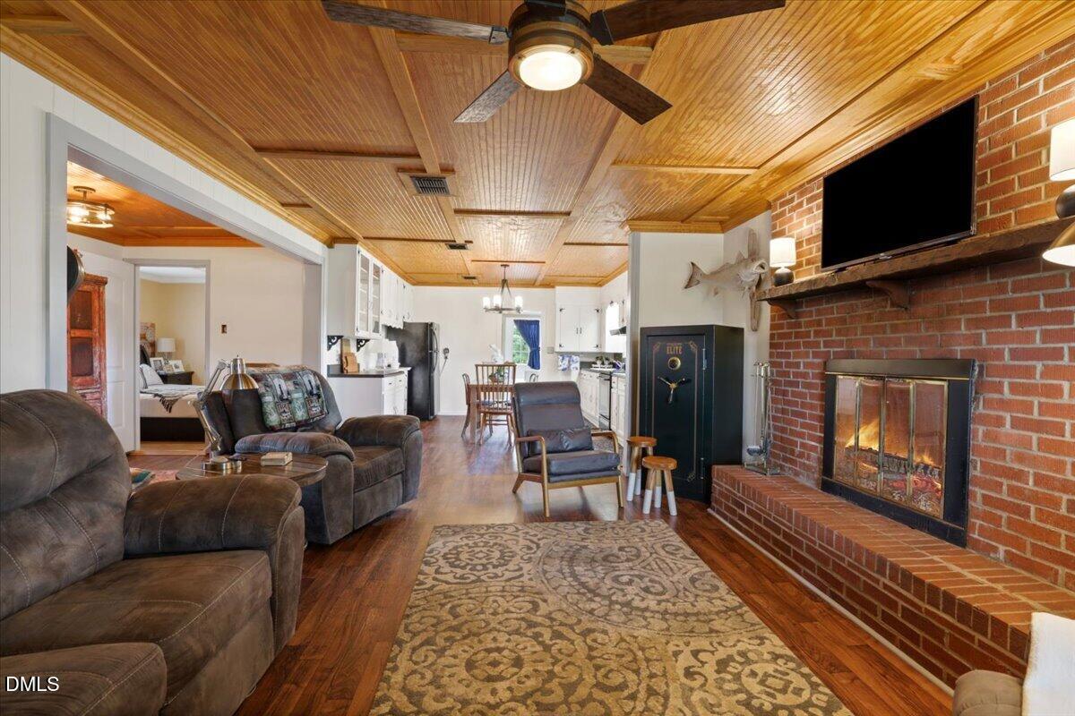 2205 Thompson Road Property Photo 6