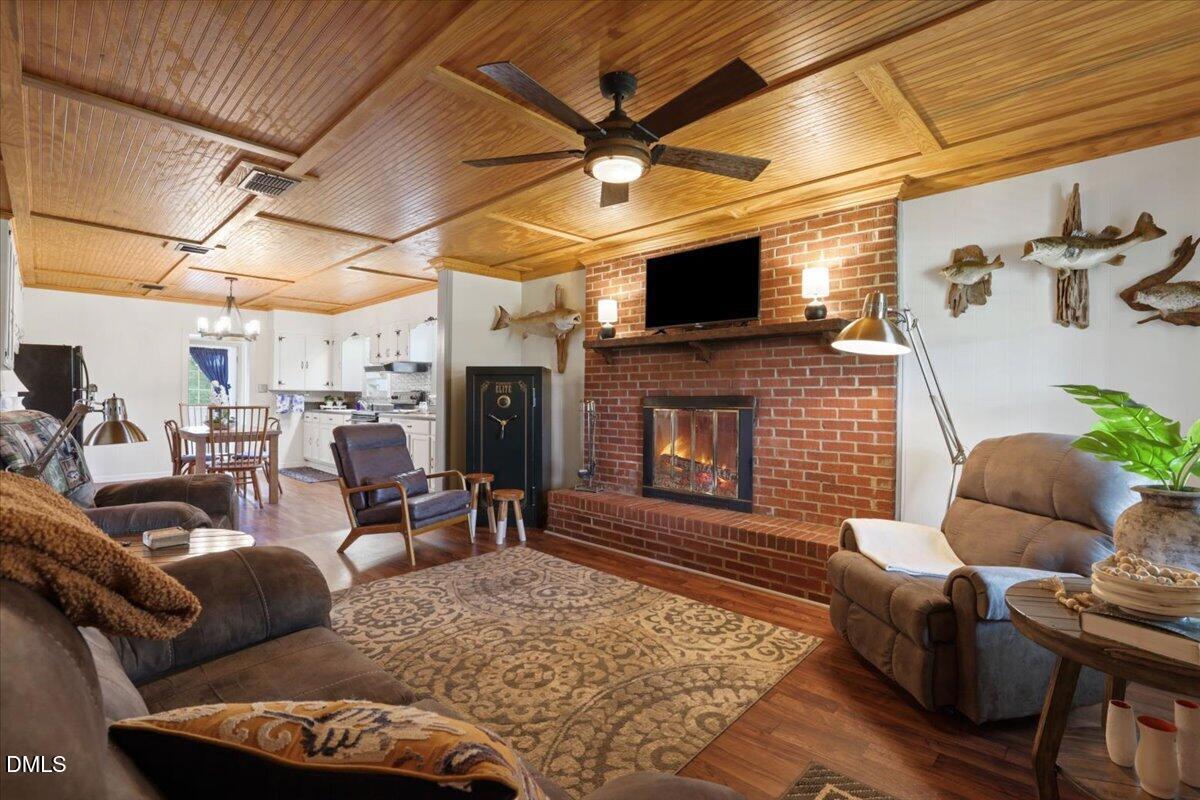2205 Thompson Road Property Photo 7