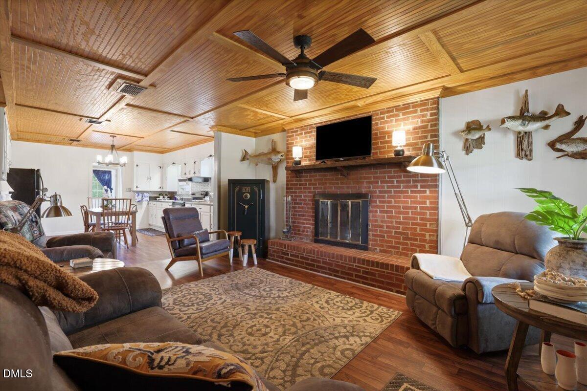 2205 Thompson Road Property Photo 8