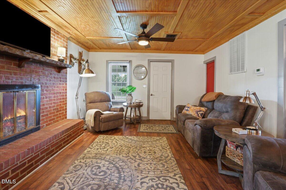 2205 Thompson Road Property Photo 9