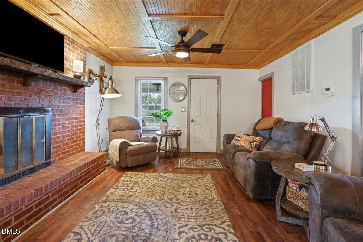 2205 Thompson Road Property Photo 10