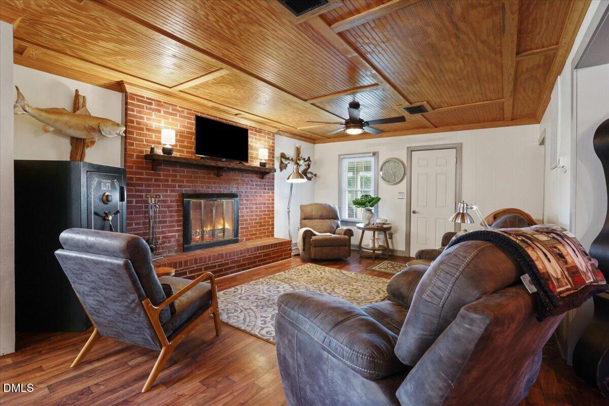 2205 Thompson Road Property Photo 11